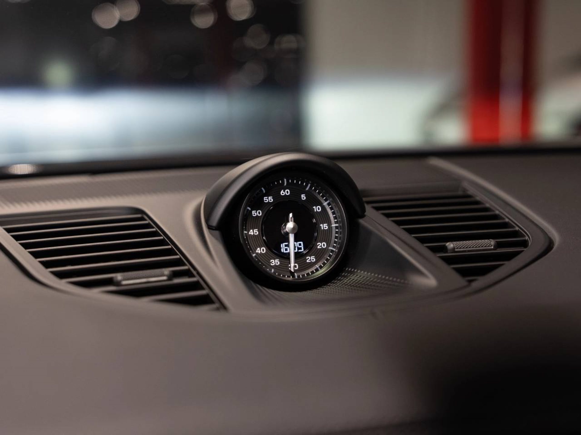 PORSCHE Panamera 4S E-Hybrid-image-9