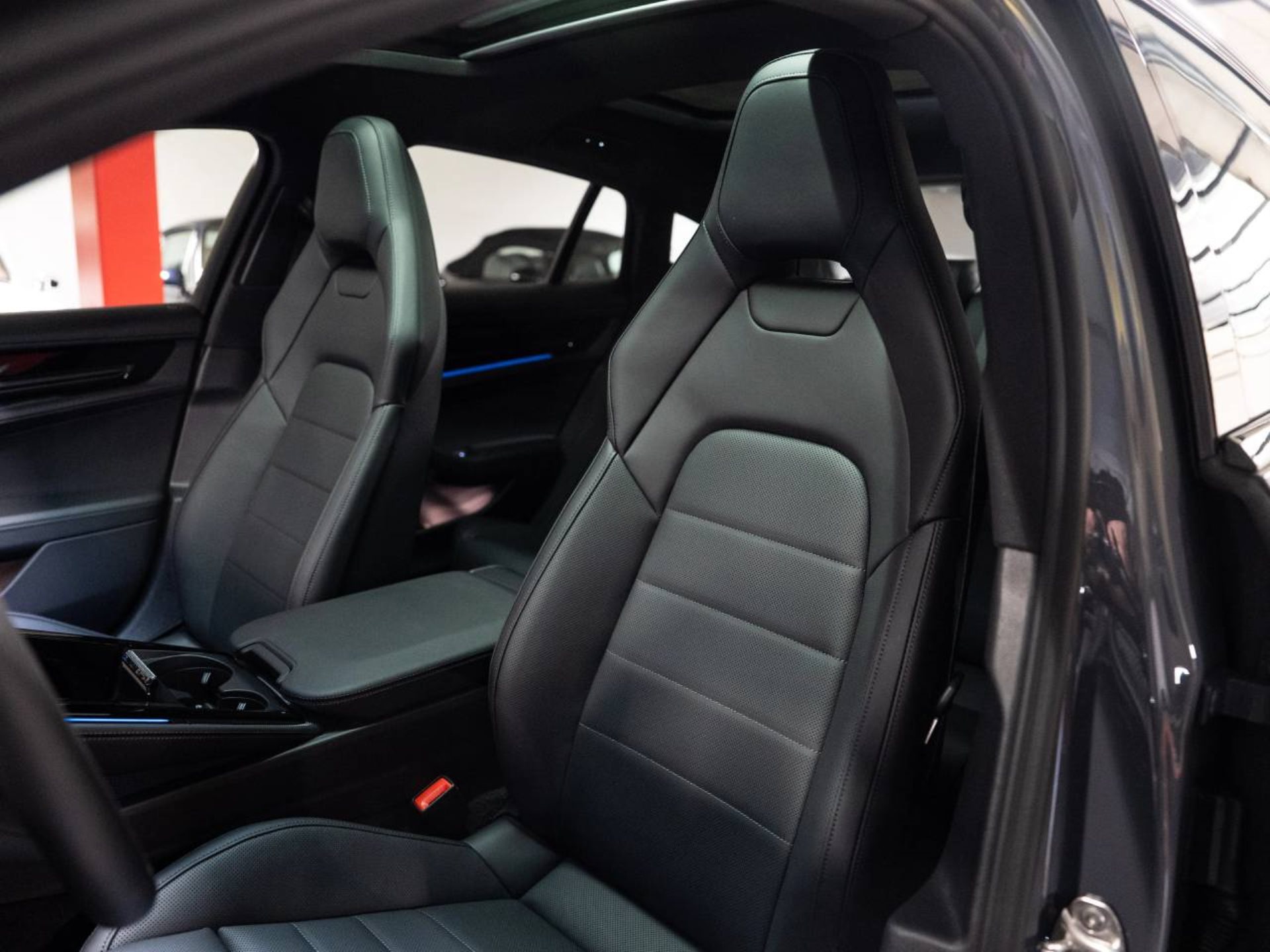 PORSCHE Panamera 4S E-Hybrid-image-13