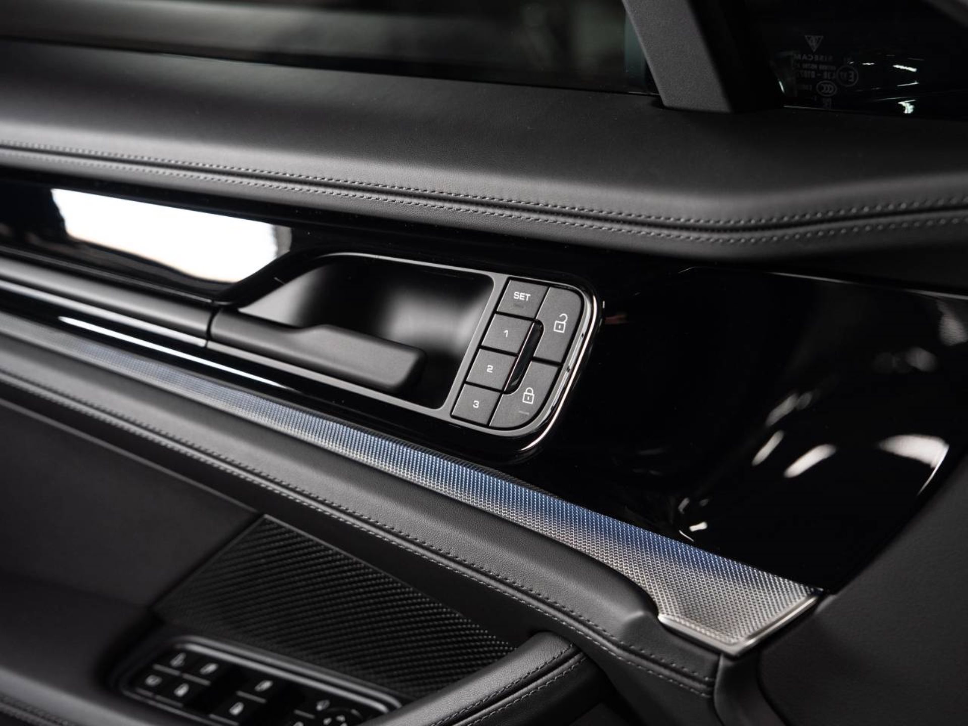 PORSCHE Panamera 4S E-Hybrid-image-16