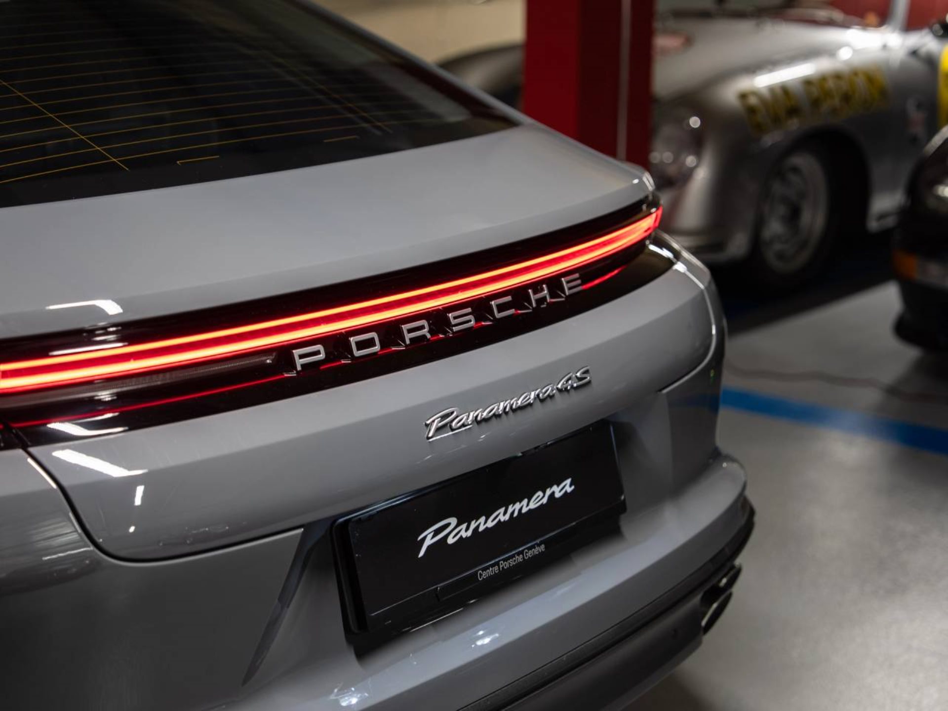 PORSCHE Panamera 4S E-Hybrid-image-23