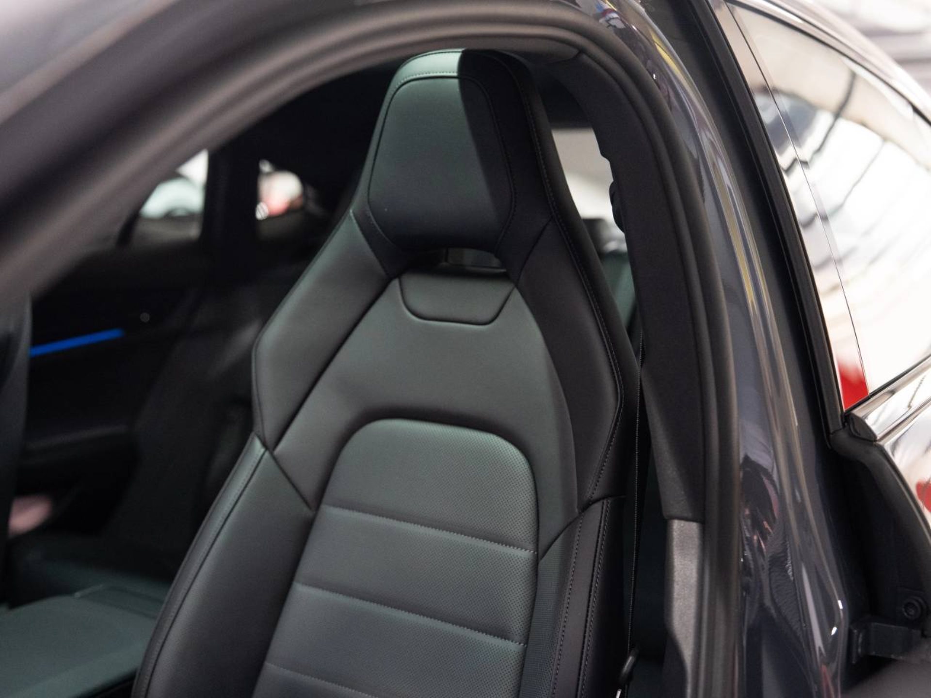 PORSCHE Panamera 4S E-Hybrid-image-4