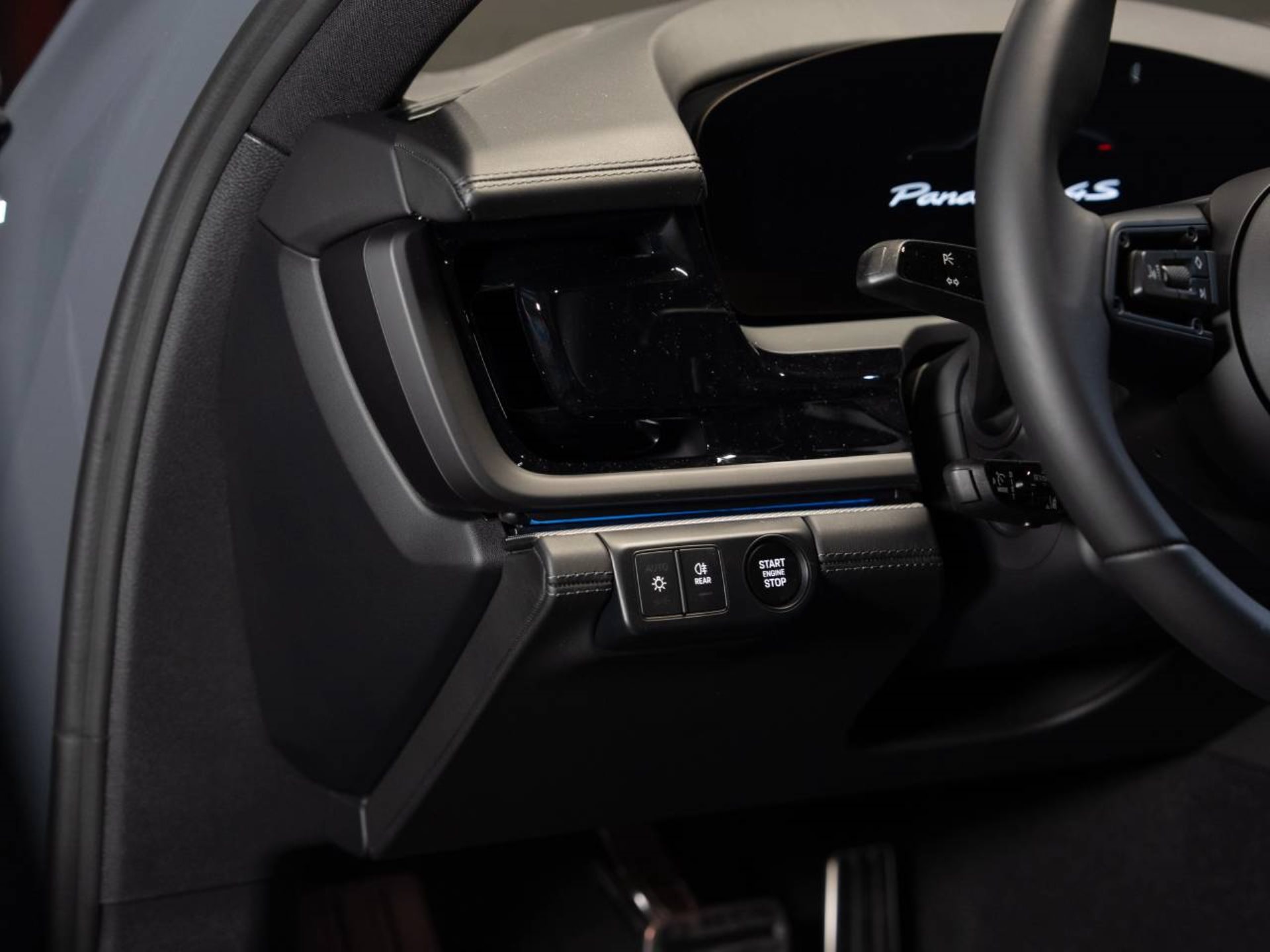 PORSCHE Panamera 4S E-Hybrid-image-14