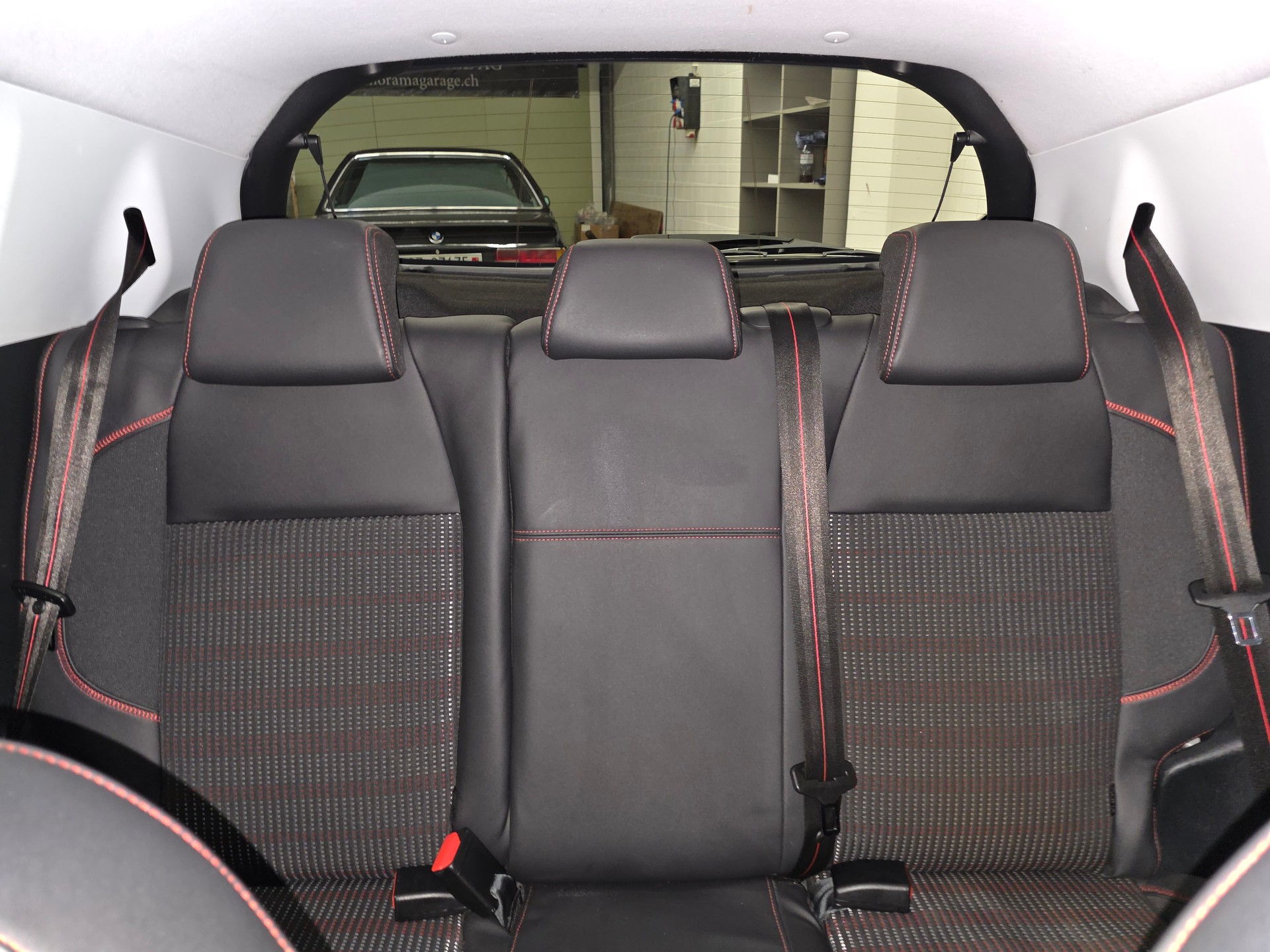 PEUGEOT 208 1.2 PureTech GT Line-image-14