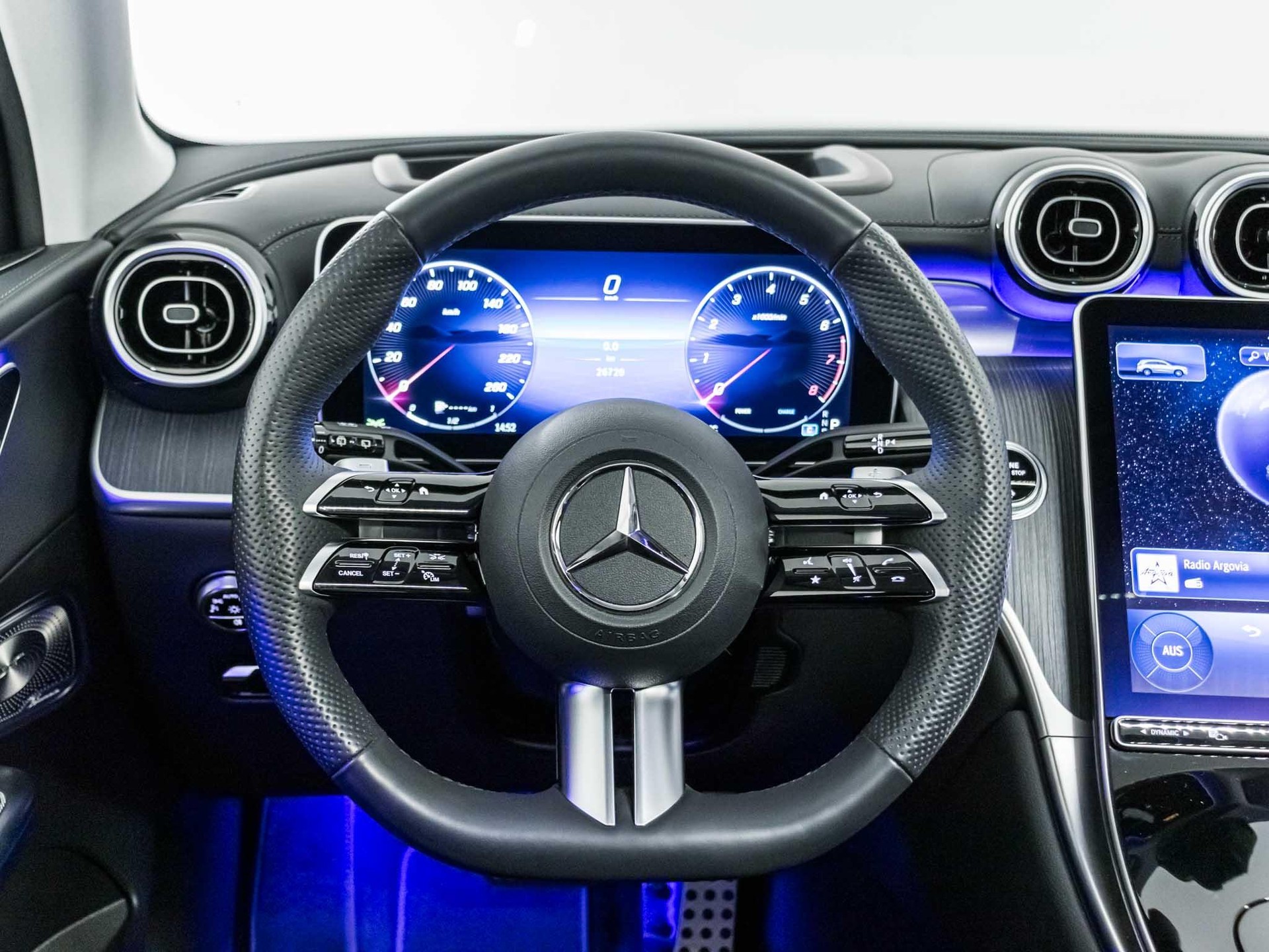 MERCEDES-BENZ GLC 300 4MATIC-image-10