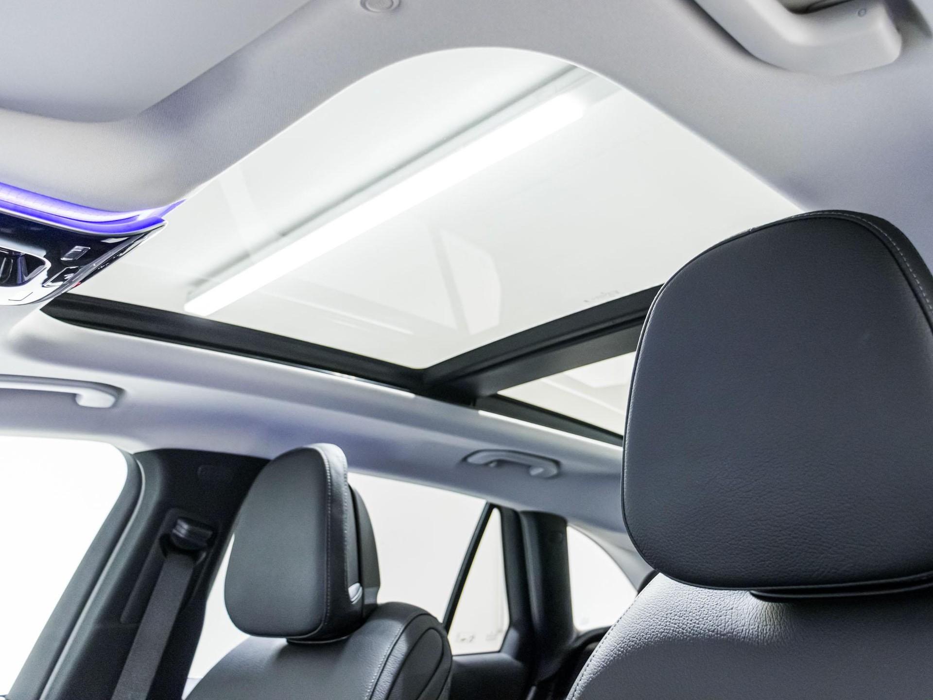 MERCEDES-BENZ GLC 300 4MATIC-image-8