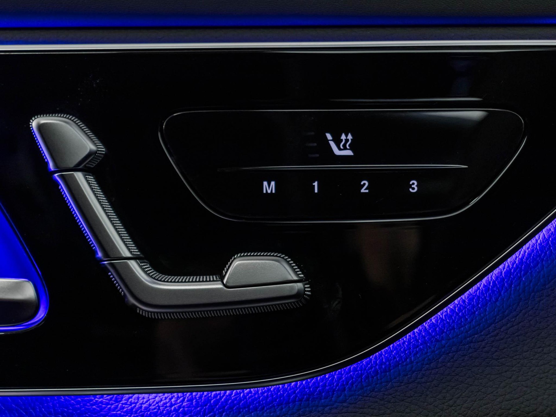 MERCEDES-BENZ GLC 300 4MATIC-image-12