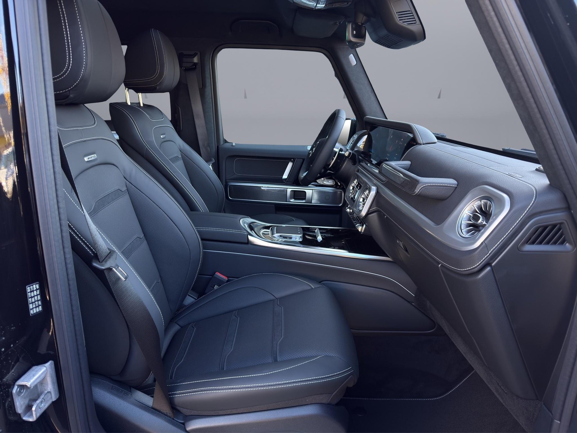 MERCEDES-BENZ G 63 AMG-image-15