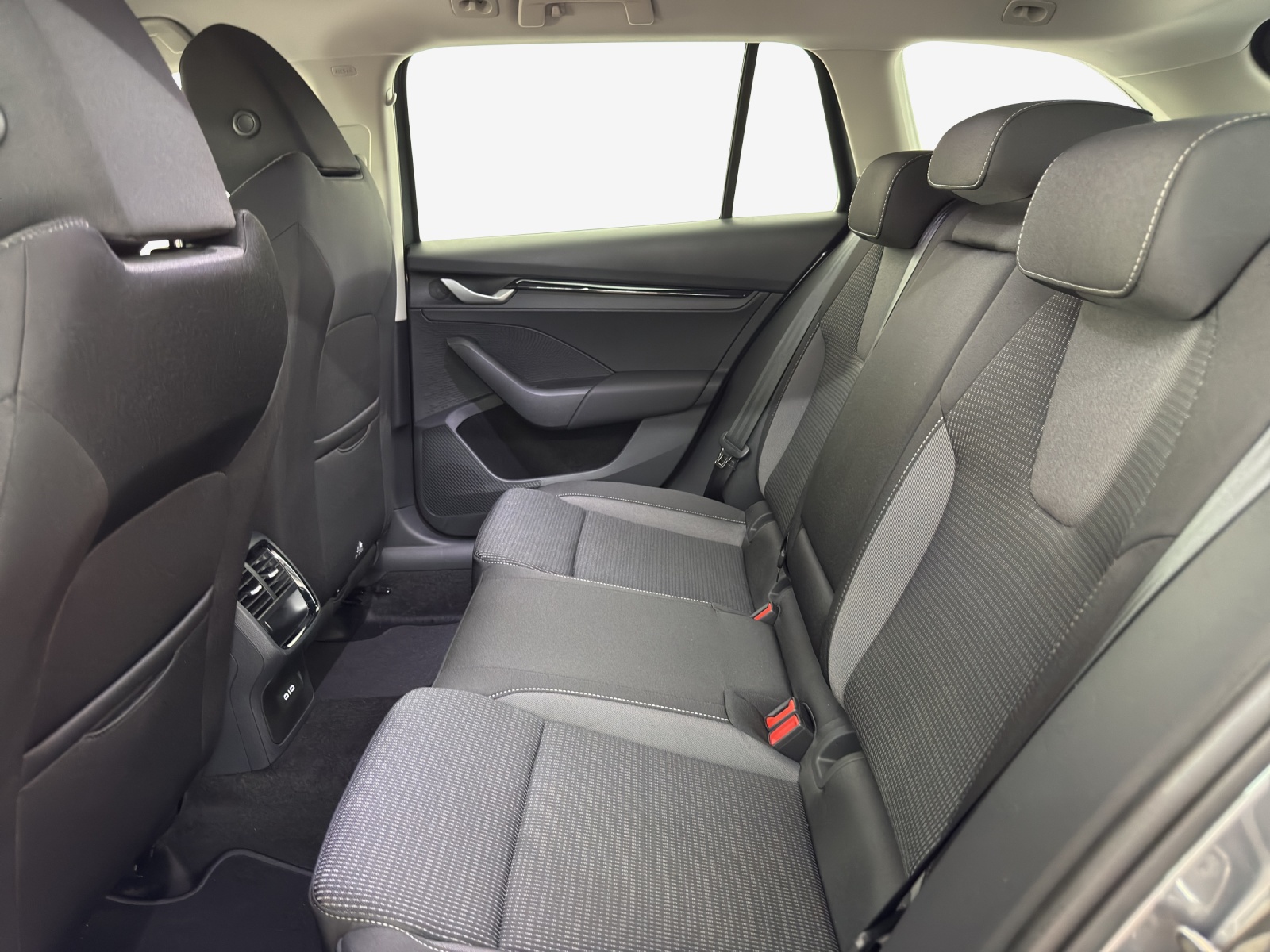 SKODA Octavia Combi 2.0 TSI DSG Selection 4x4-image-11