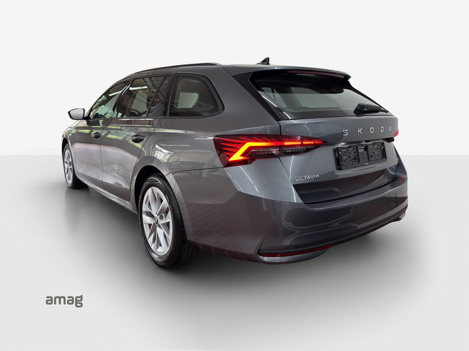 SKODA Octavia Combi 2.0 TSI DSG Selection 4x4-image-2