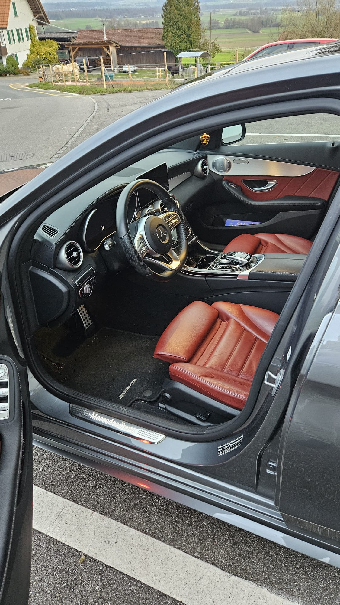 MERCEDES-BENZ C 200 Swiss Star AMG Line 4Matic 9G-Tronic-image-4