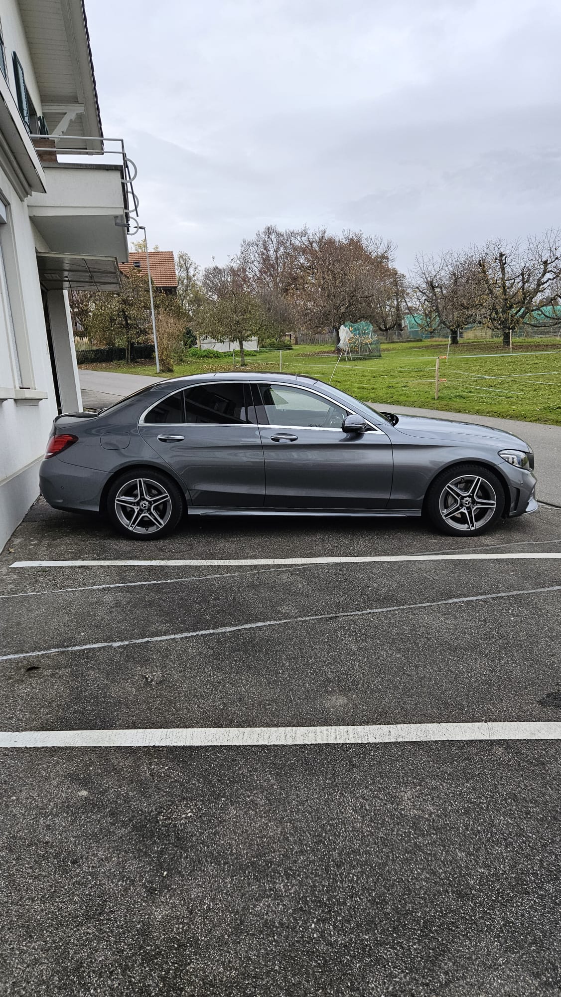 MERCEDES-BENZ C 200 Swiss Star AMG Line 4Matic 9G-Tronic-image-2
