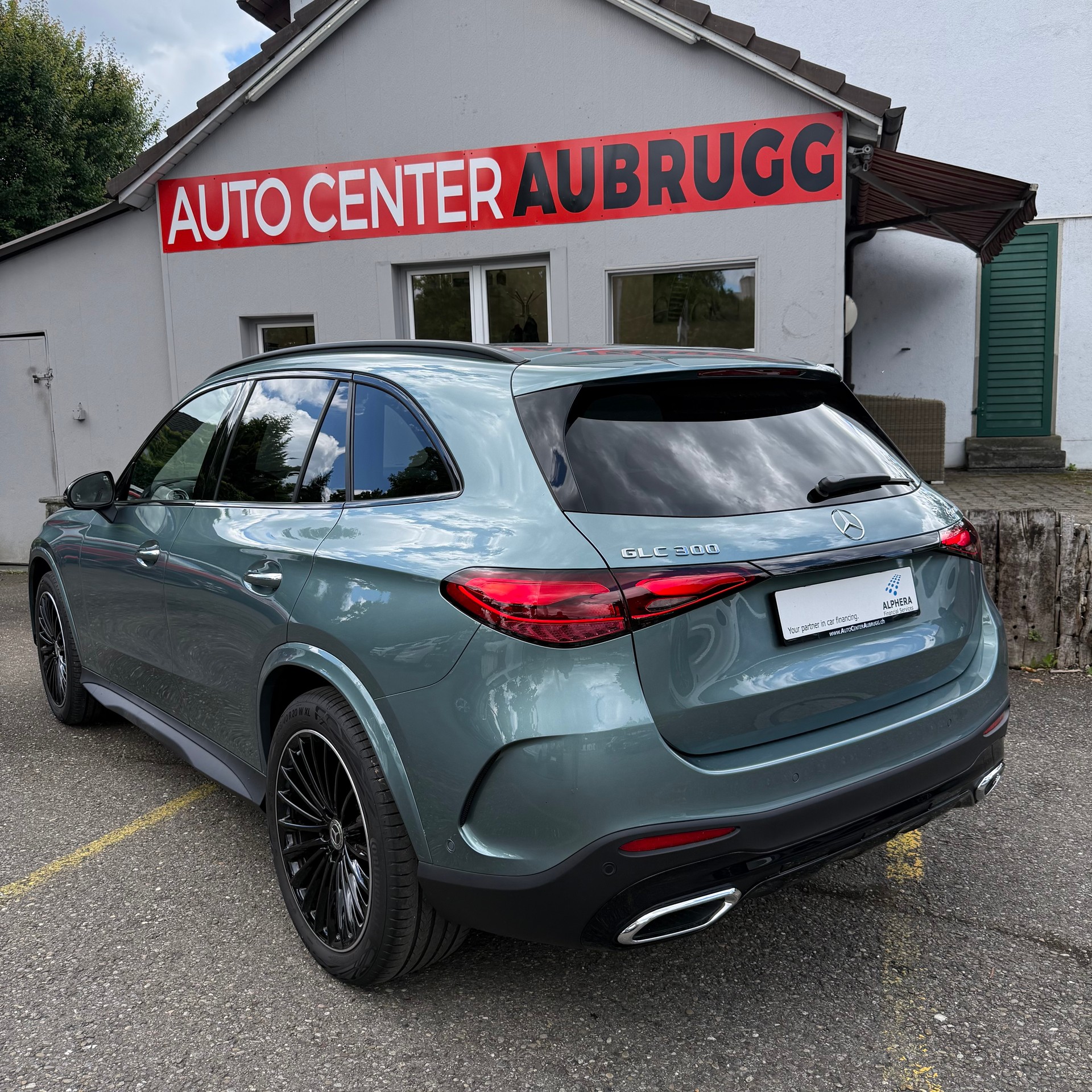 MERCEDES-BENZ GLC 300 AMG LINE 4Matic 9G-Tronic *CH-FAHRZEUG - 4 JAHRE GARANTIE - PANORAMA-DACH*-showroom-element-1