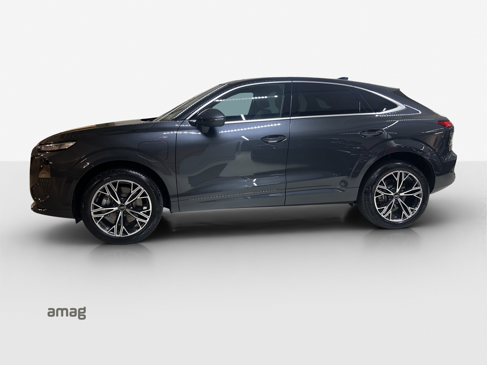 AUDI Q3 Sportback e-hybrid 200 kW S tronig-showroom-element-1