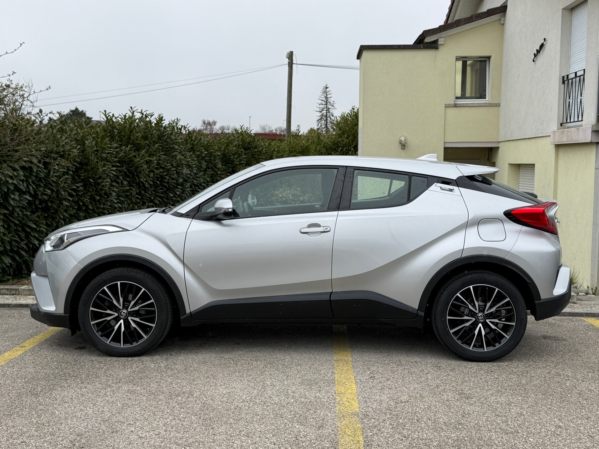 TOYOTA C-HR 1.2 Turbo Comfort 4WD Multidrive S - 1ère Main - Nouvelle Expertise : 24.02.2026 - Service fait à 95‘523 km-image-8
