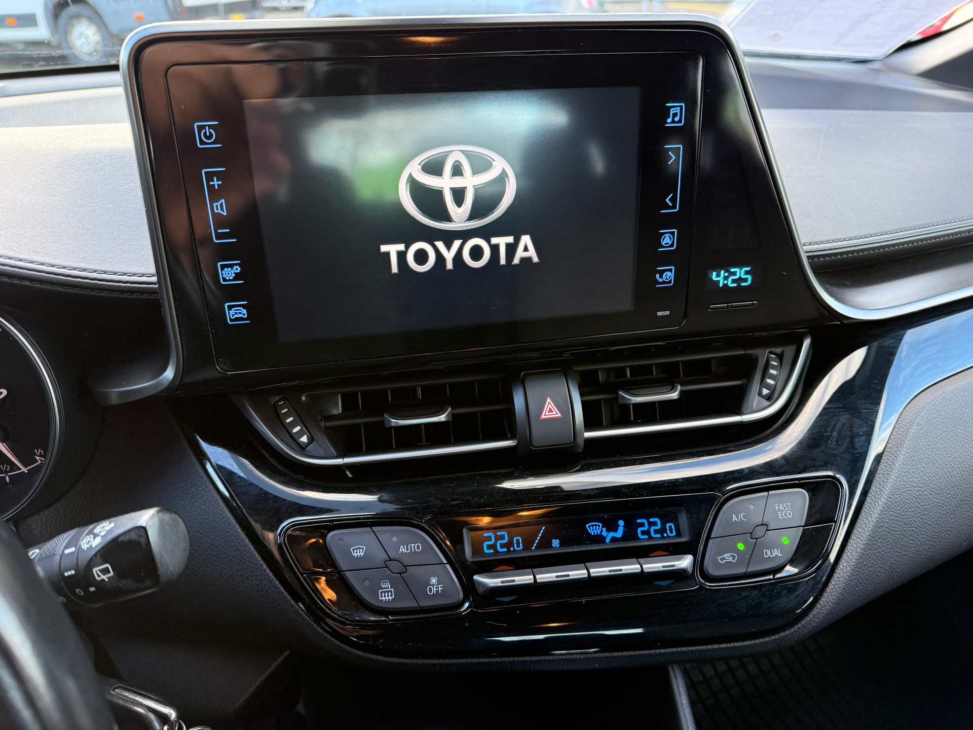 TOYOTA C-HR 1.2 Turbo Comfort 4WD Multidrive S - 1ère Main - Nouvelle Expertise : 24.02.2026 - Service fait à 95‘523 km-image-23