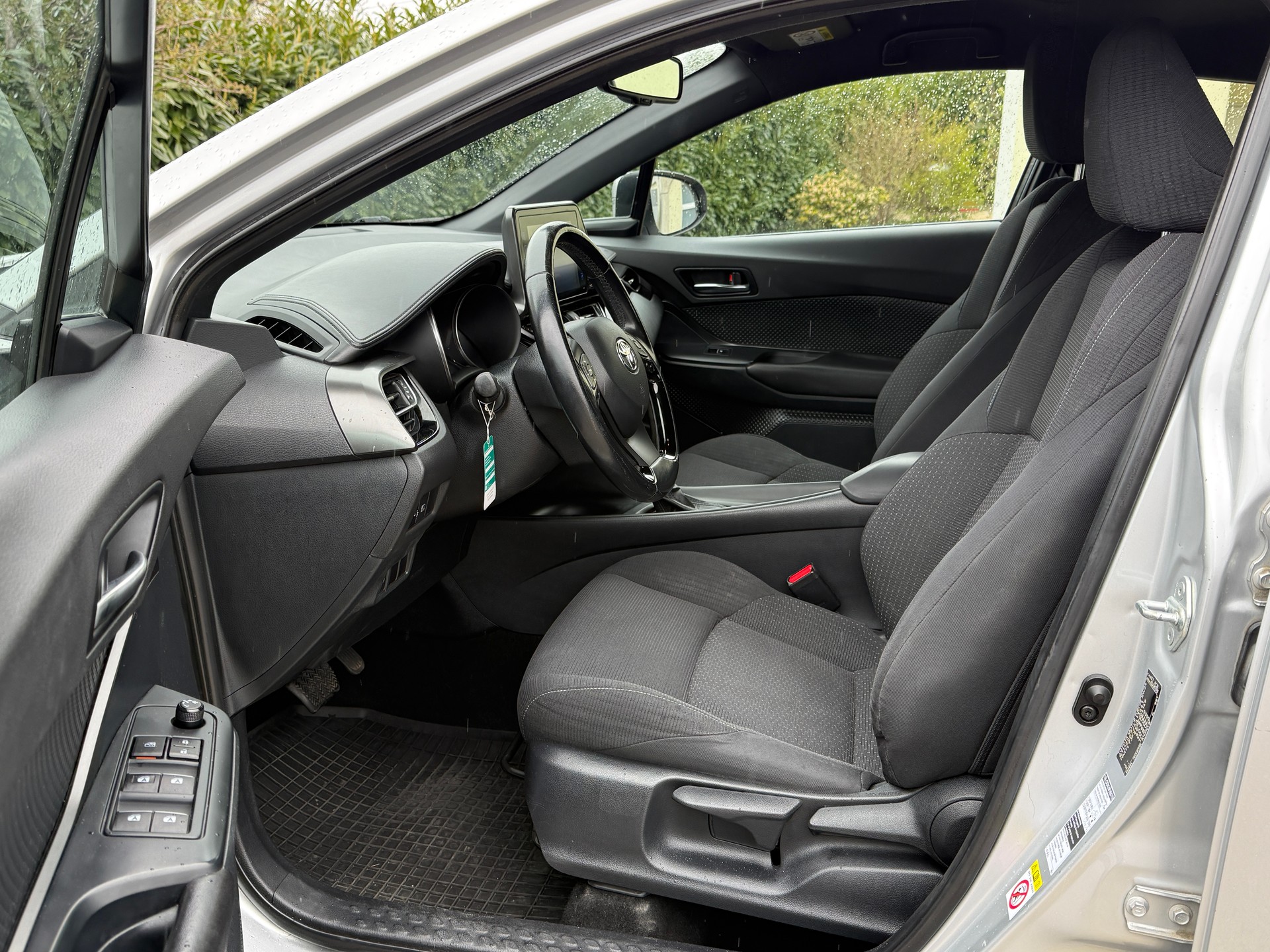 TOYOTA C-HR 1.2 Turbo Comfort 4WD Multidrive S - 1ère Main - Nouvelle Expertise : 24.02.2026 - Service fait à 95‘523 km-image-16