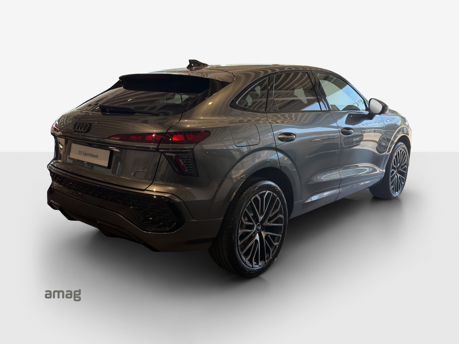 AUDI Q3 Sportback TFSI quattro 195 kW S tronic-image-4