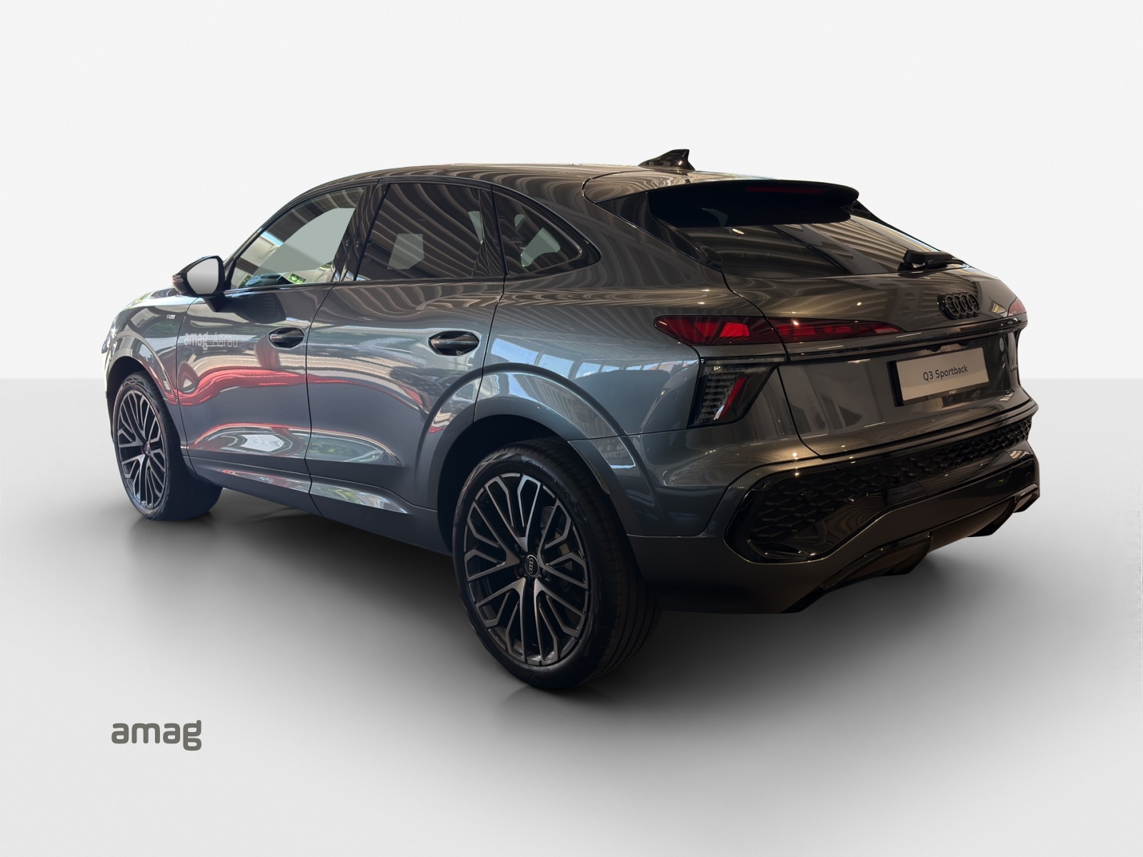 AUDI Q3 Sportback TFSI quattro 195 kW S tronic-image-2