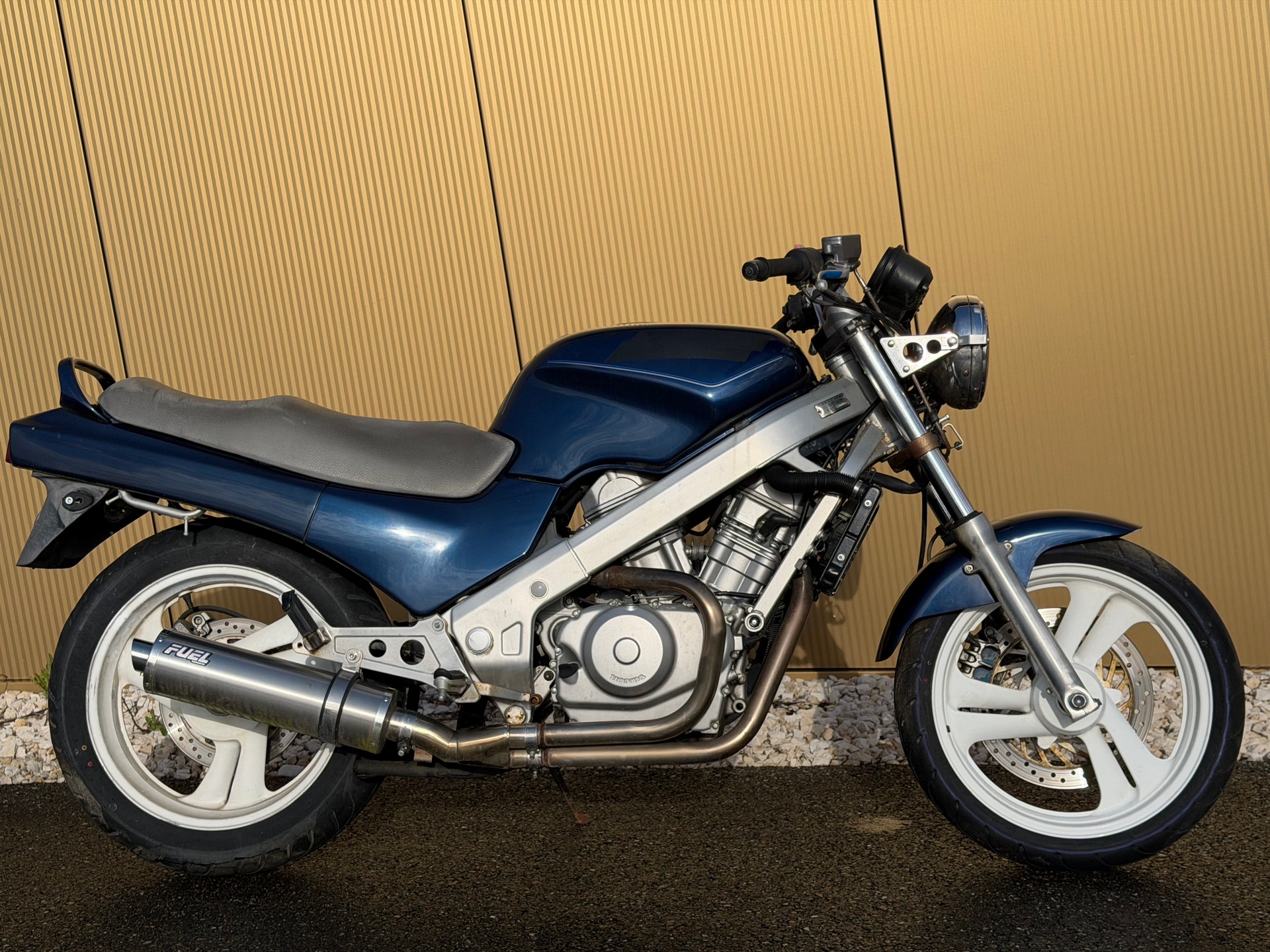 HONDA NTV 650 Revere J-showroom-element-3