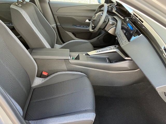 PEUGEOT 308 1.2 MHEV Active-image-3