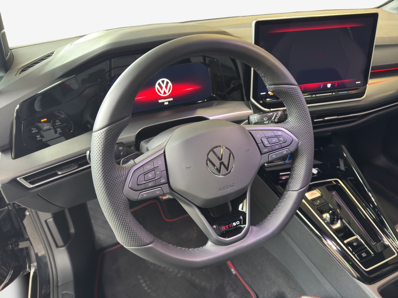 VW Golf 2.0 TSI GTI Edition 50 DSG-image-9