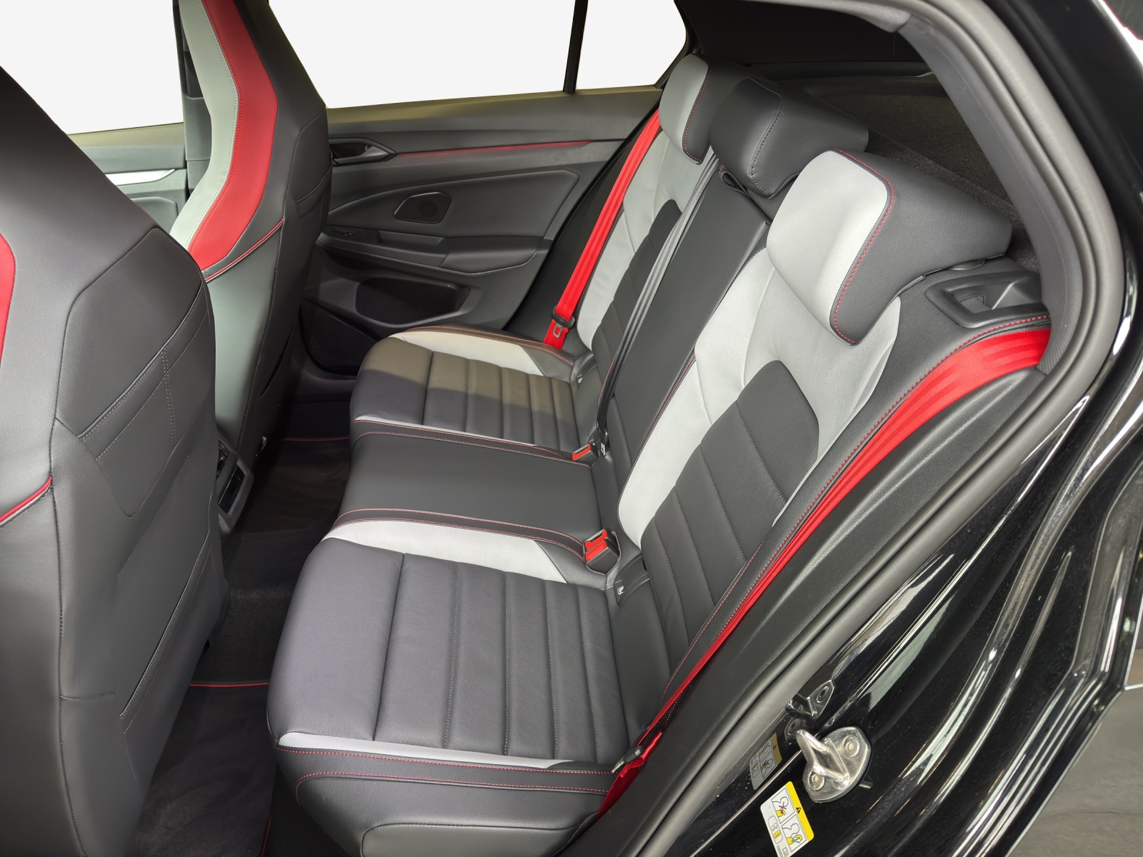 VW Golf 2.0 TSI GTI Edition 50 DSG-image-11
