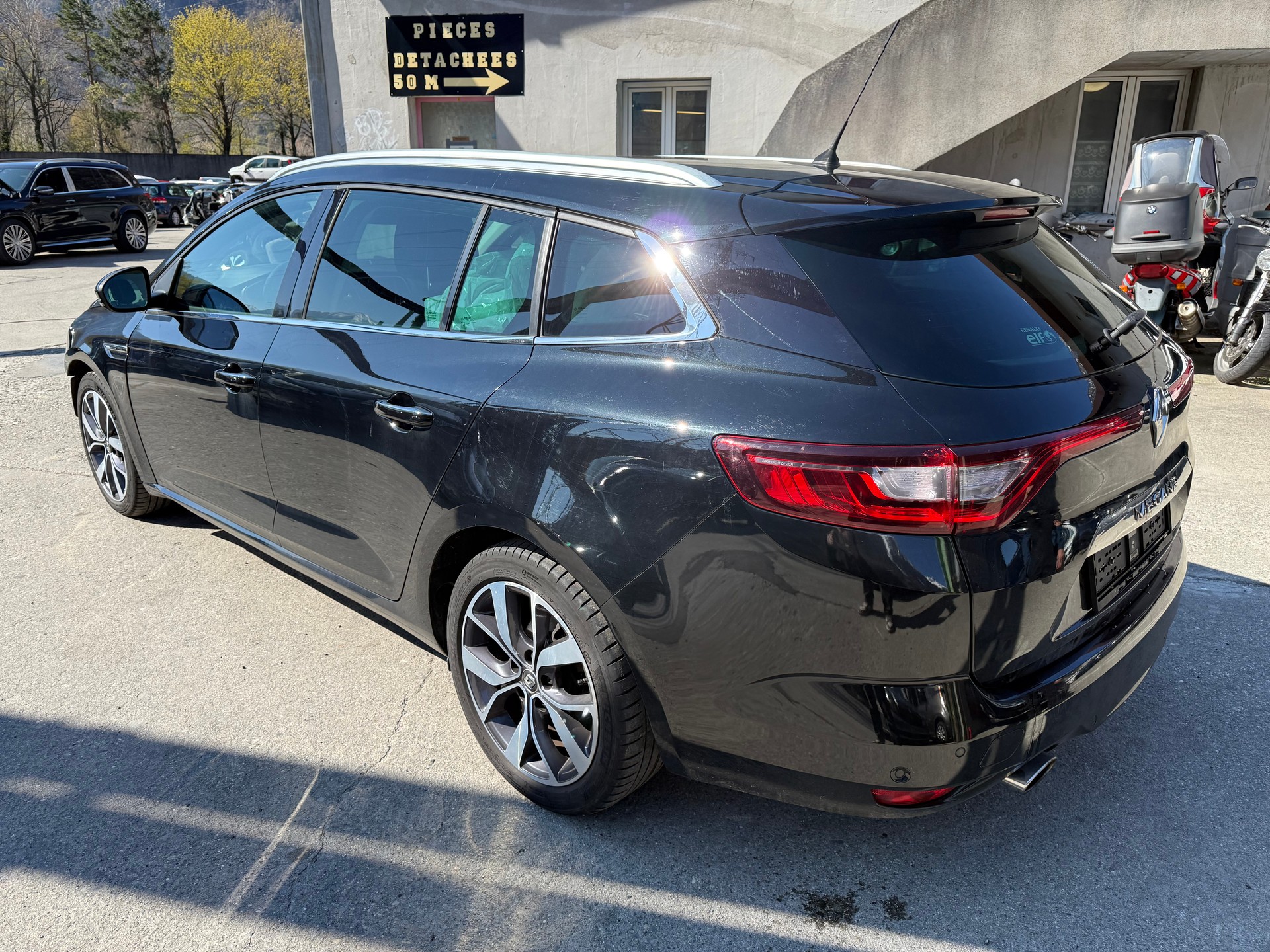 RENAULT Mégane Grandtour 1.2 16V Turbo Bose EDC-image-7