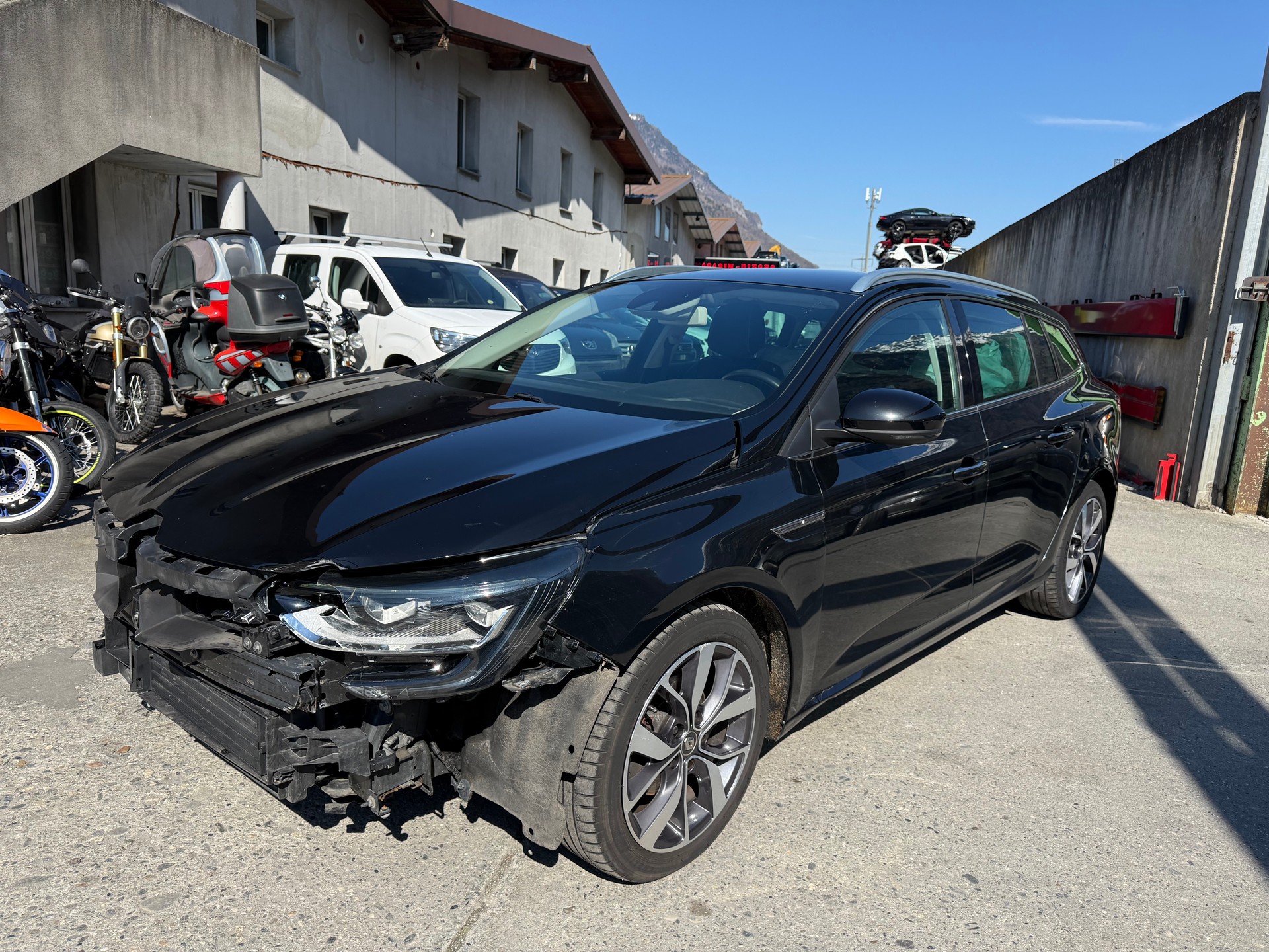 RENAULT Mégane Grandtour 1.2 16V Turbo Bose EDC-image-1