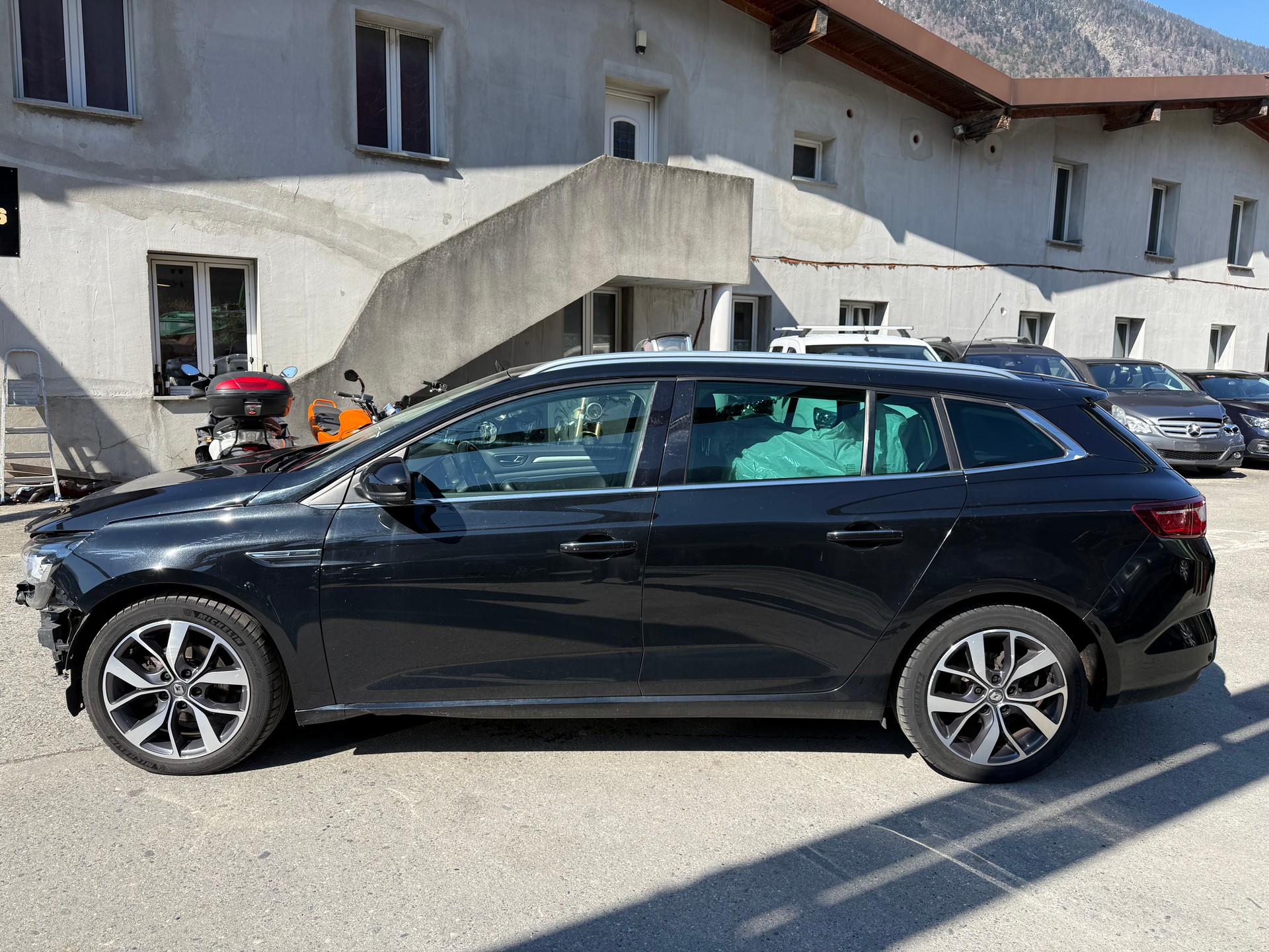 RENAULT Mégane Grandtour 1.2 16V Turbo Bose EDC-image-0