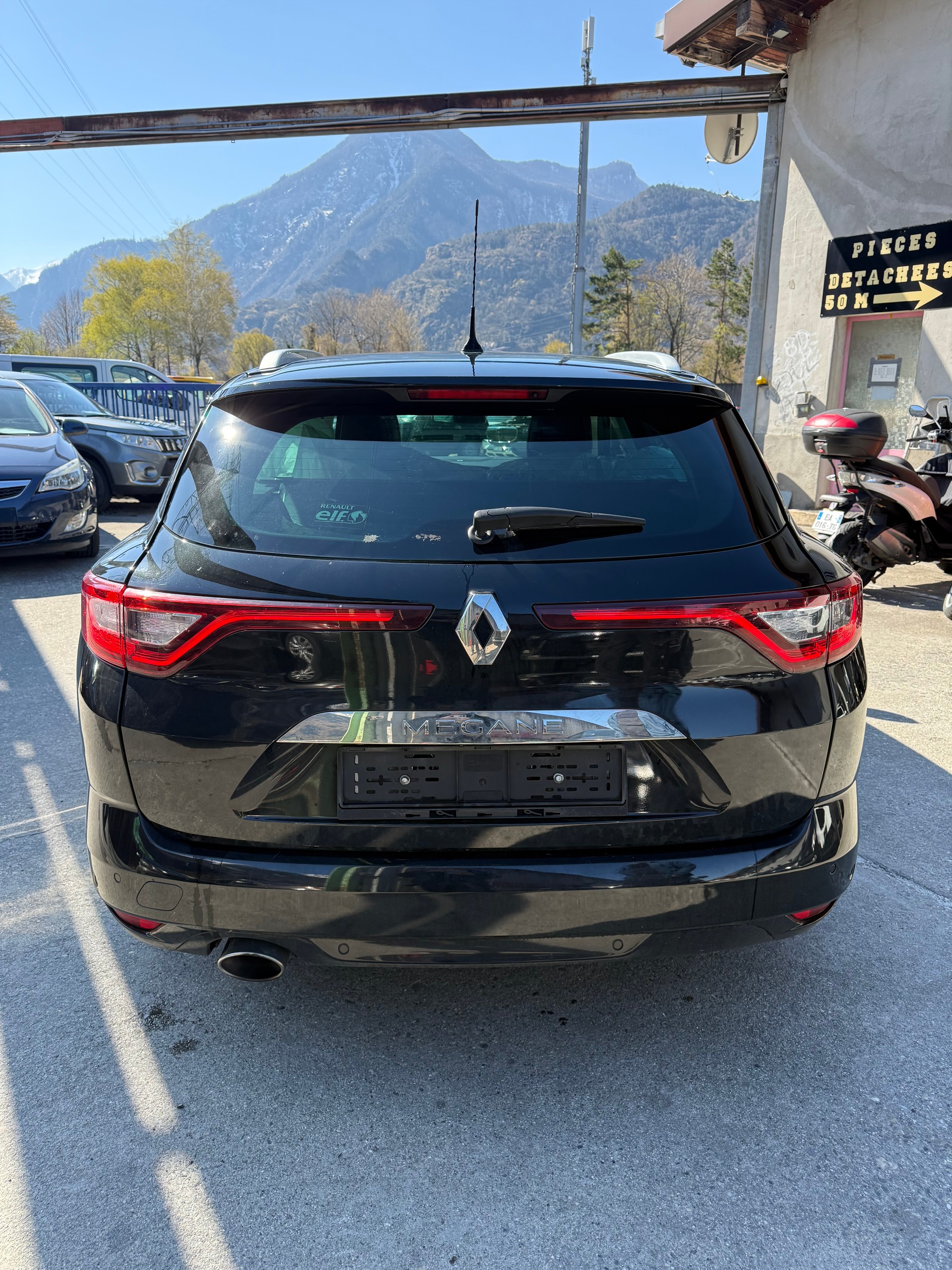 RENAULT Mégane Grandtour 1.2 16V Turbo Bose EDC-image-6