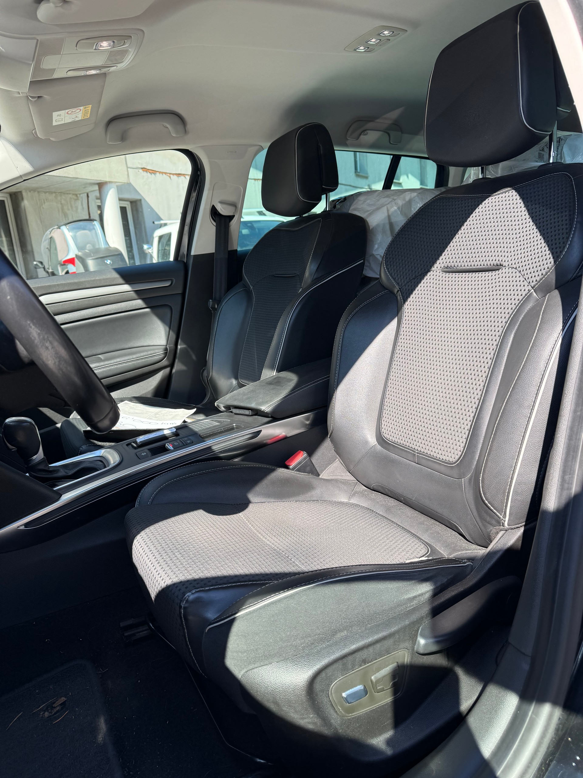 RENAULT Mégane Grandtour 1.2 16V Turbo Bose EDC-image-11