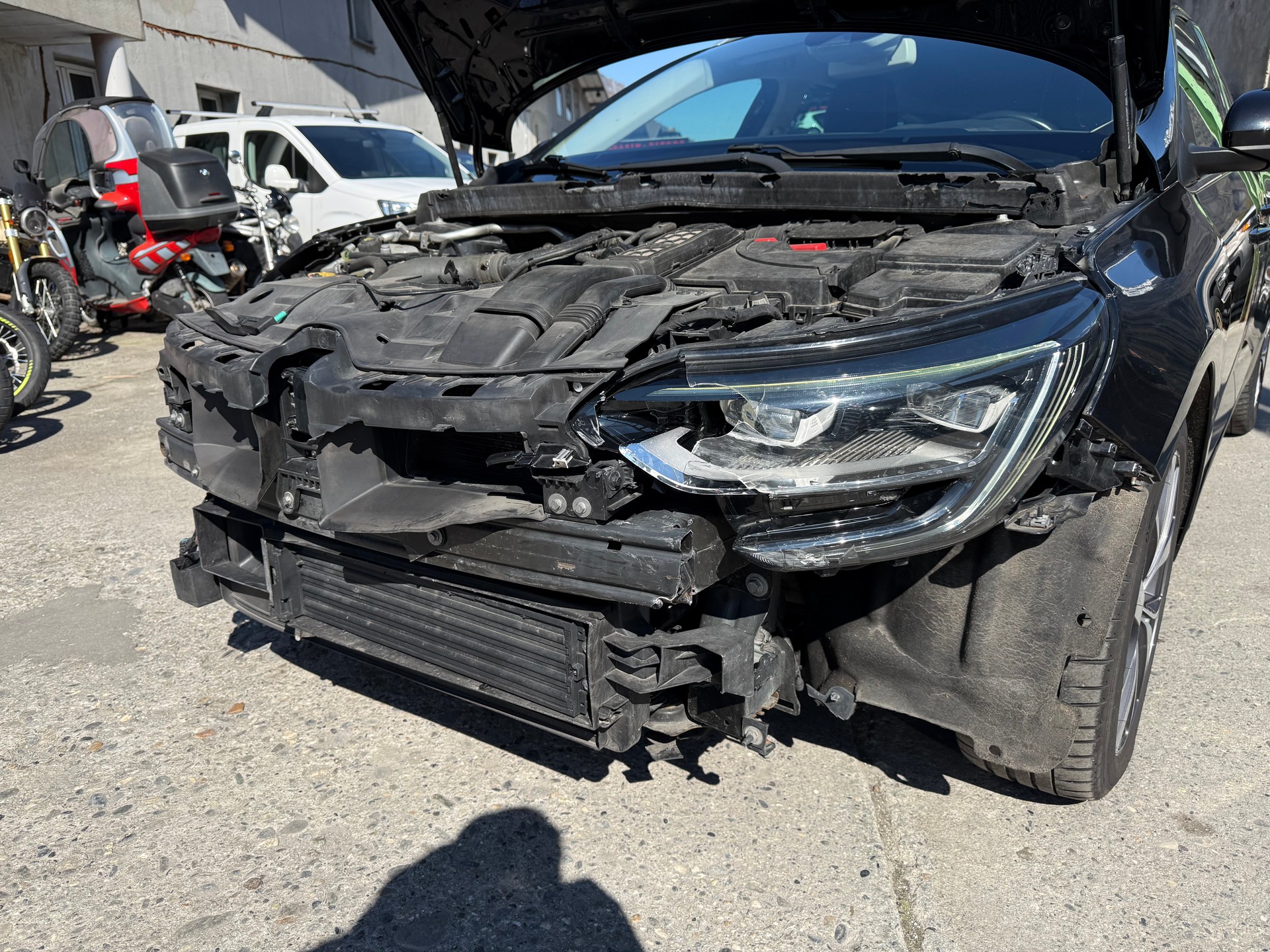 RENAULT Mégane Grandtour 1.2 16V Turbo Bose EDC-image-13