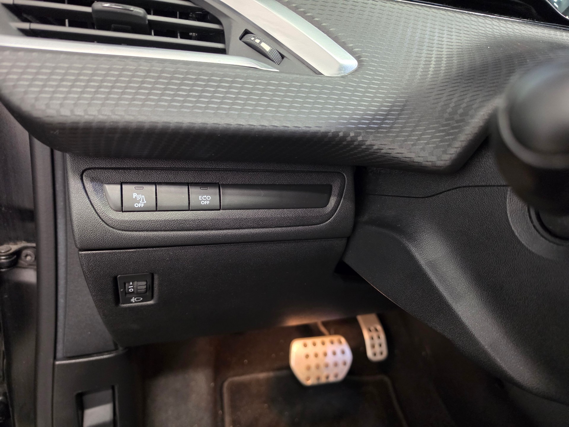 PEUGEOT 208 1.2 PureTech GT Line EAT6-image-11
