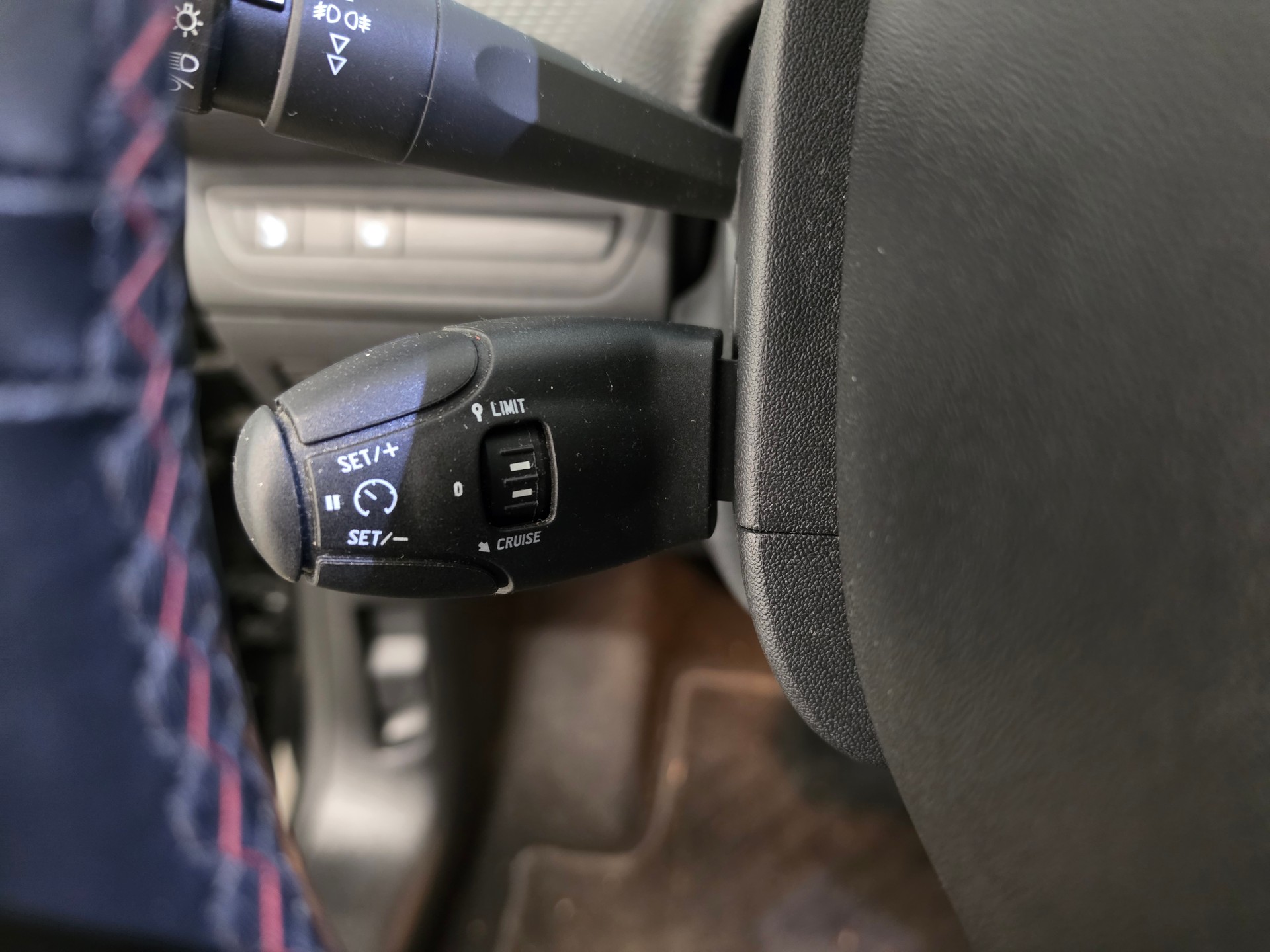 PEUGEOT 208 1.2 PureTech GT Line EAT6-image-12