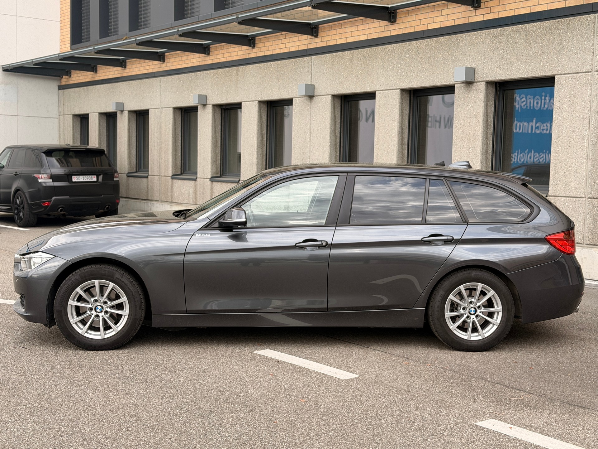 BMW 320d xDrive Touring Steptronic-image-1