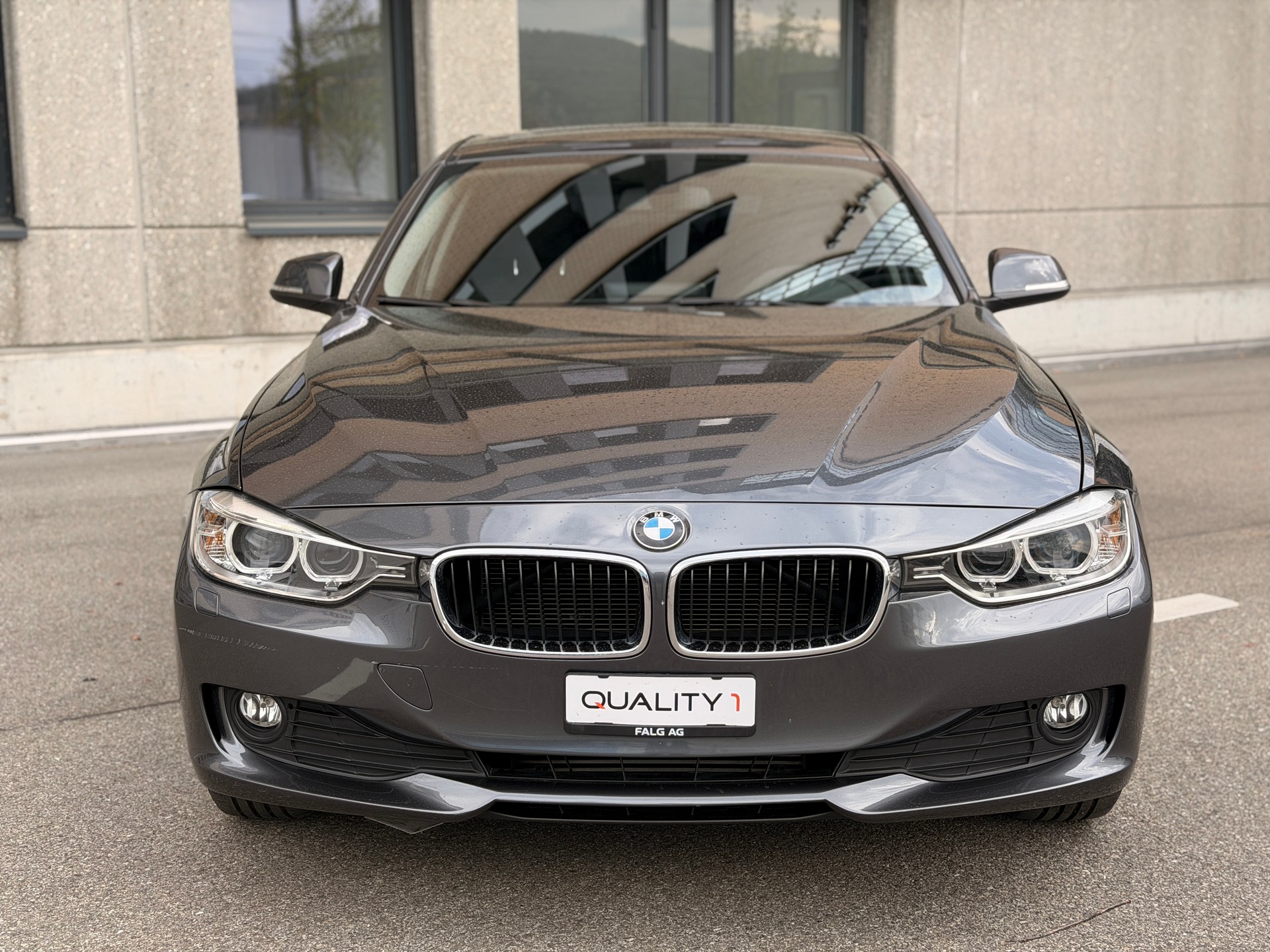 BMW 320d xDrive Touring Steptronic-image-4
