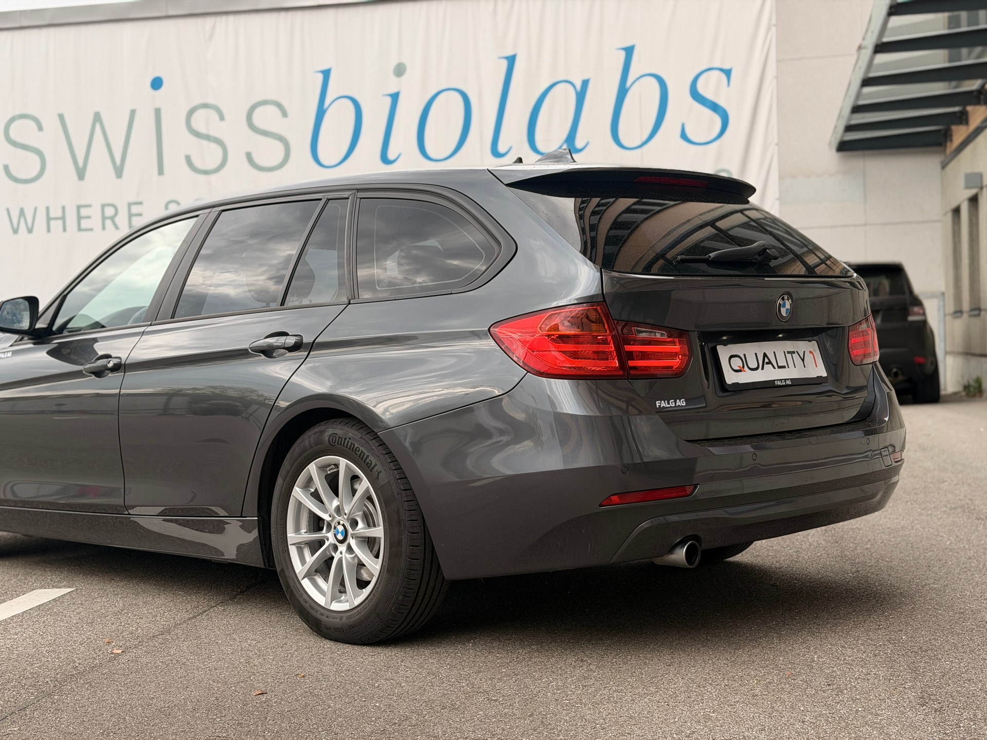 BMW 320d xDrive Touring Steptronic-image-11
