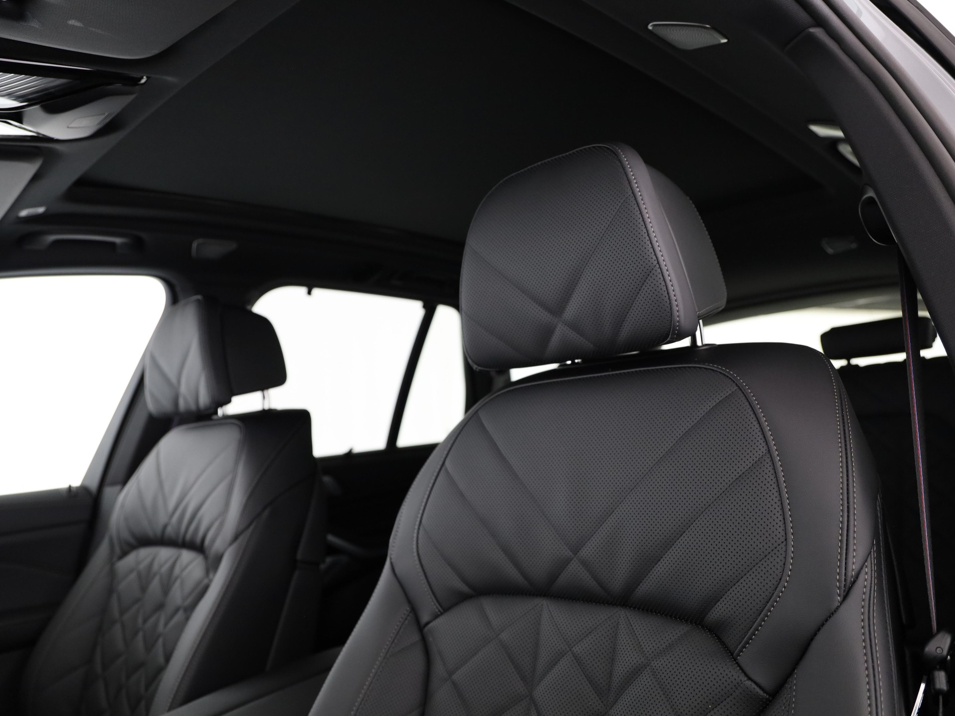 BMW X5 M60i xDrive-image-14