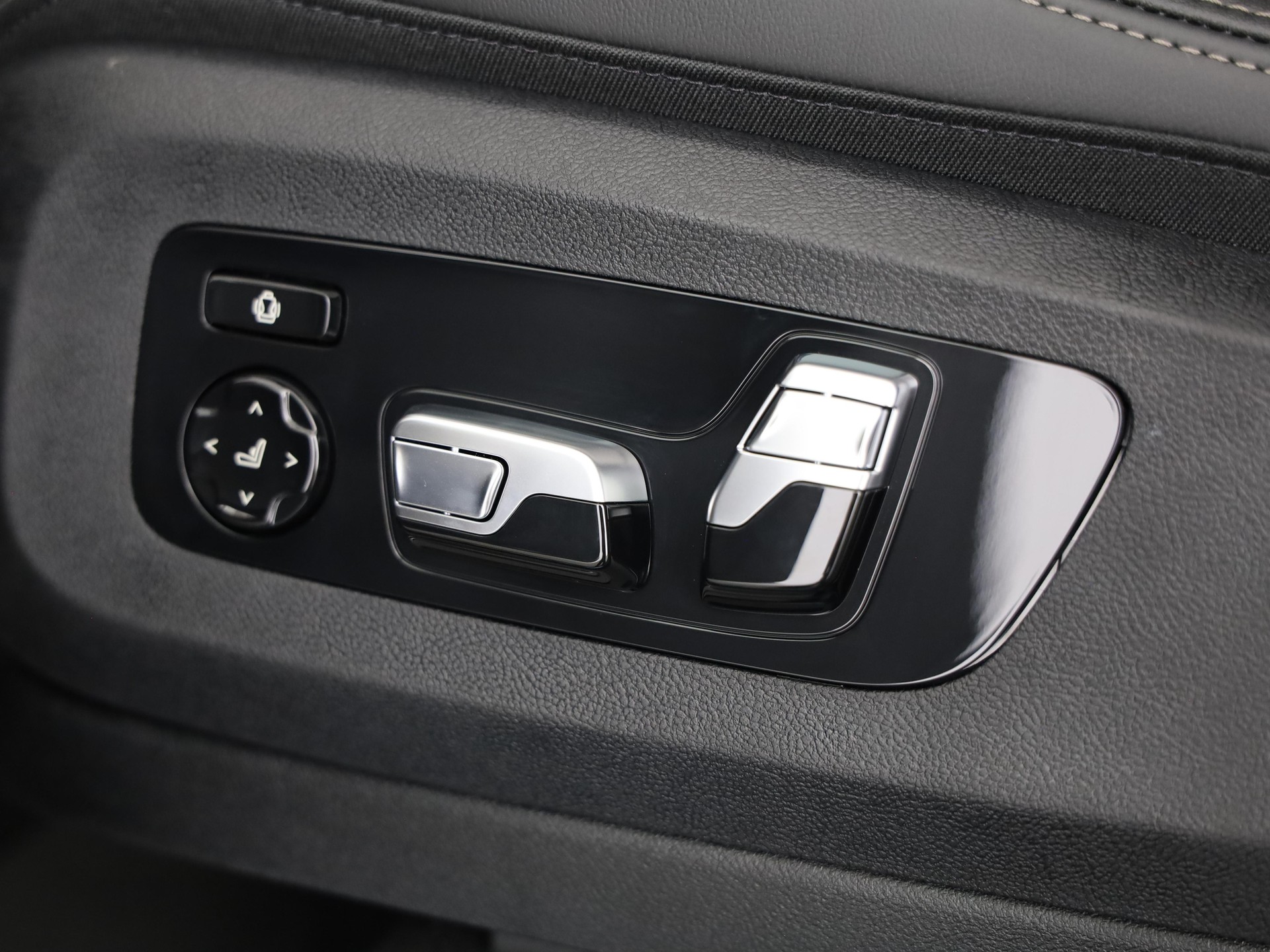 BMW X5 M60i xDrive-image-12