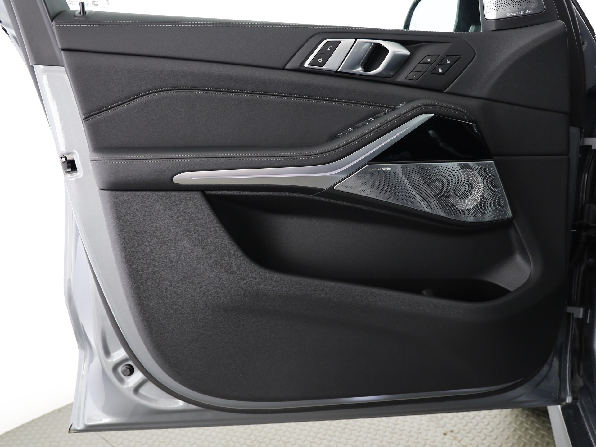 BMW X5 M60i xDrive-image-11