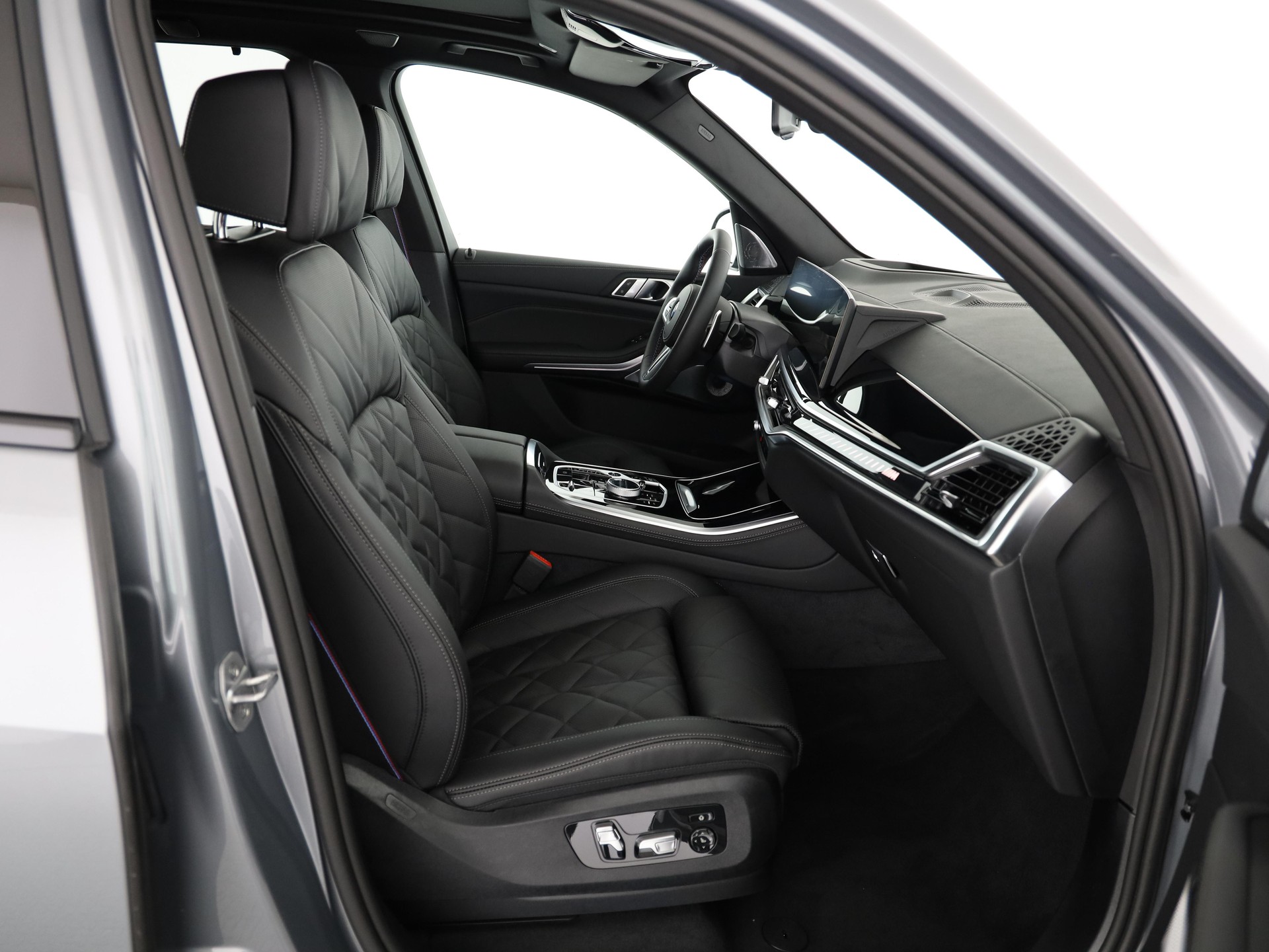 BMW X5 M60i xDrive-image-15