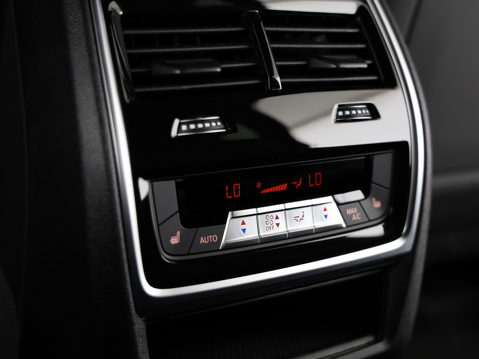 BMW X5 M60i xDrive-image-21