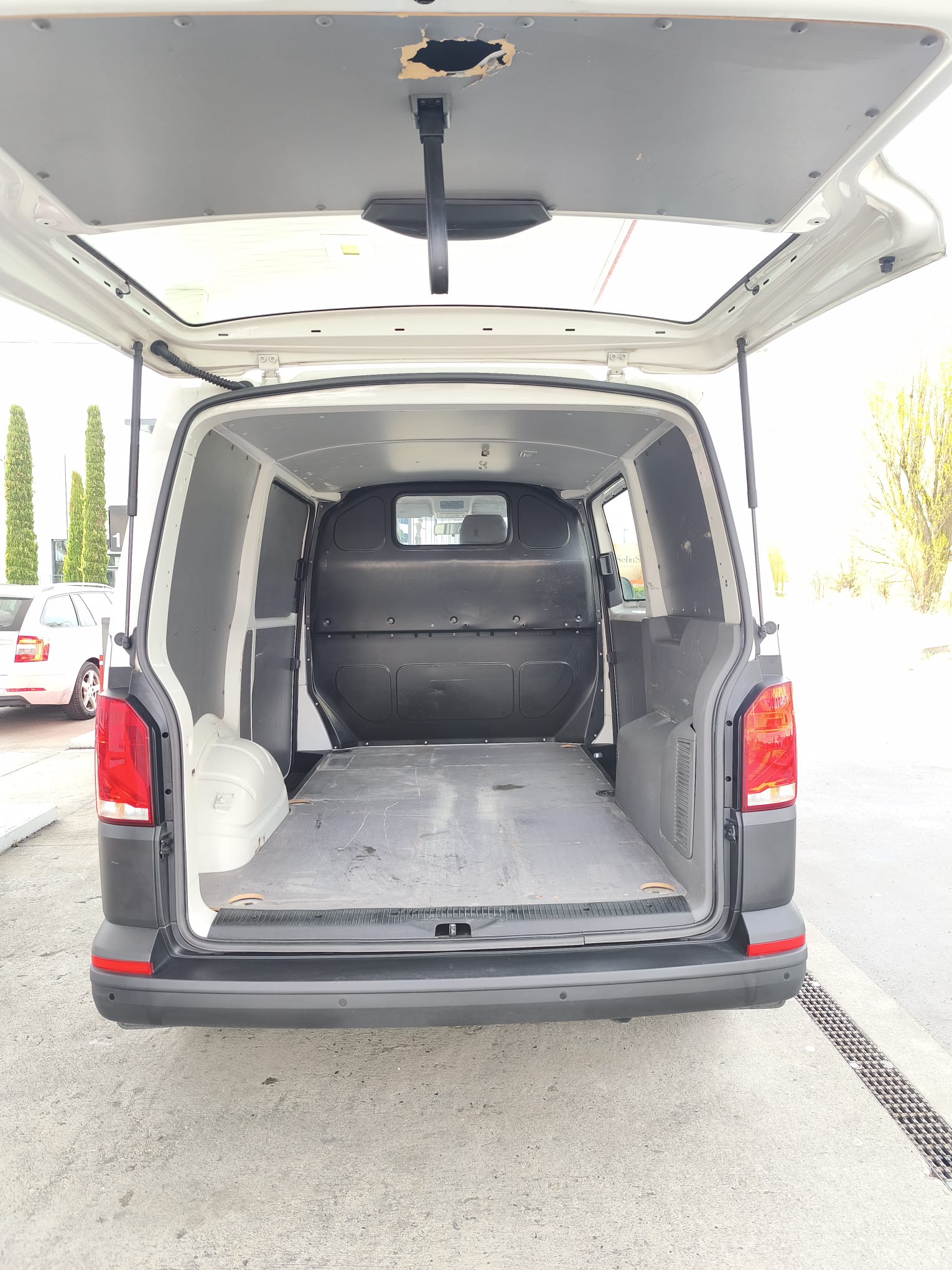 VW T6.1 2.0 TDI Envia Free 4Motion-image-9