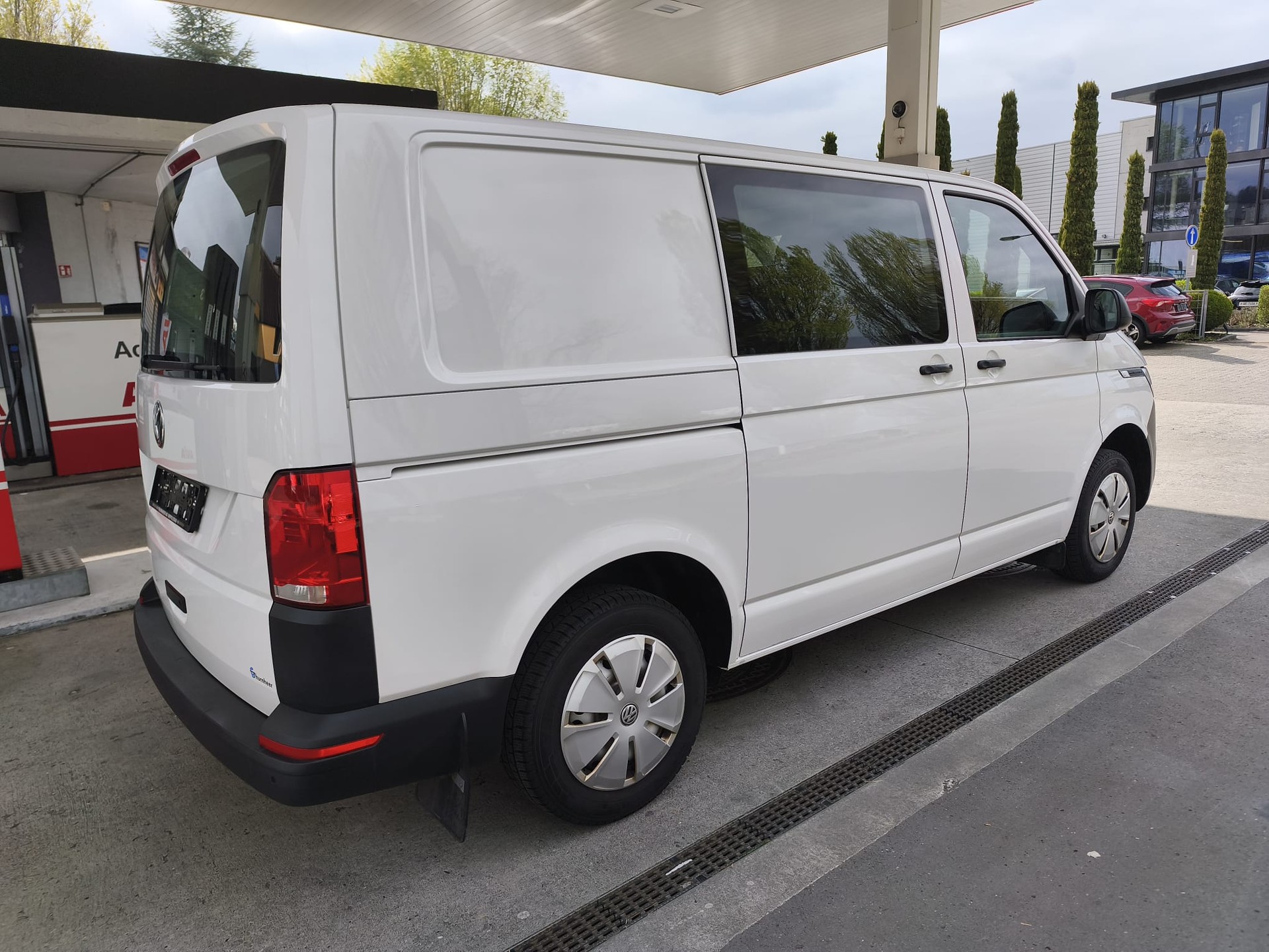 VW T6.1 2.0 TDI Envia Free 4Motion-image-2