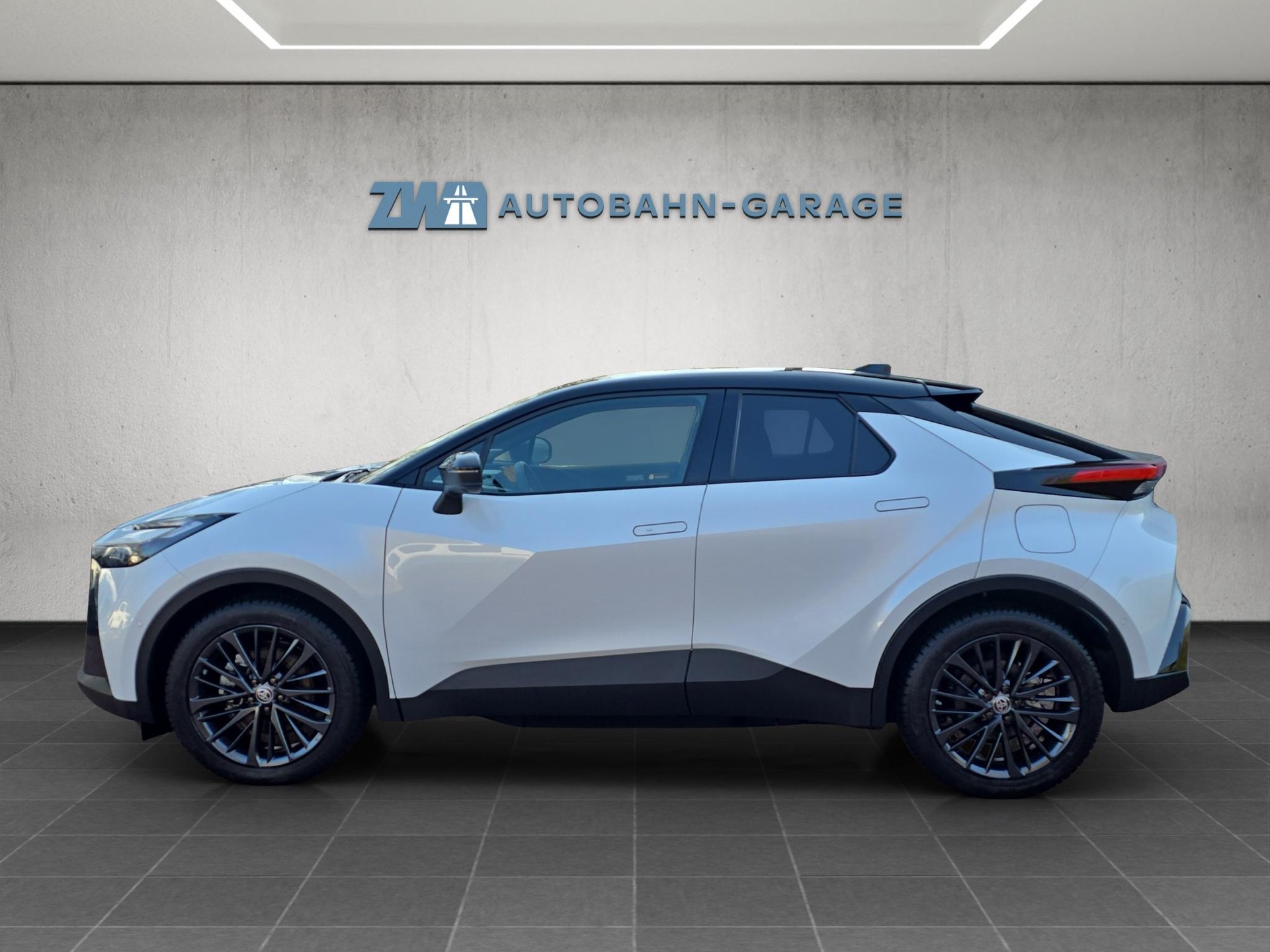 TOYOTA C-HR 2.0 PHEV GR Sport-image-1