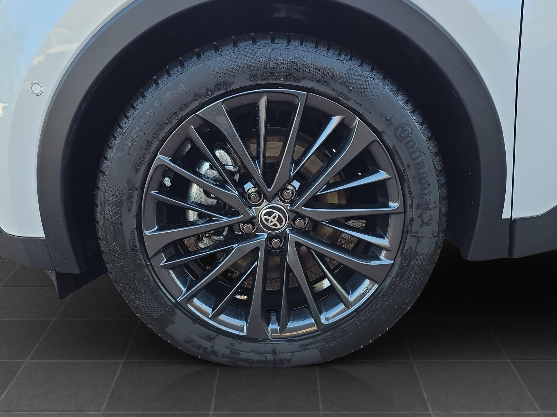 TOYOTA C-HR 2.0 PHEV GR Sport-image-14