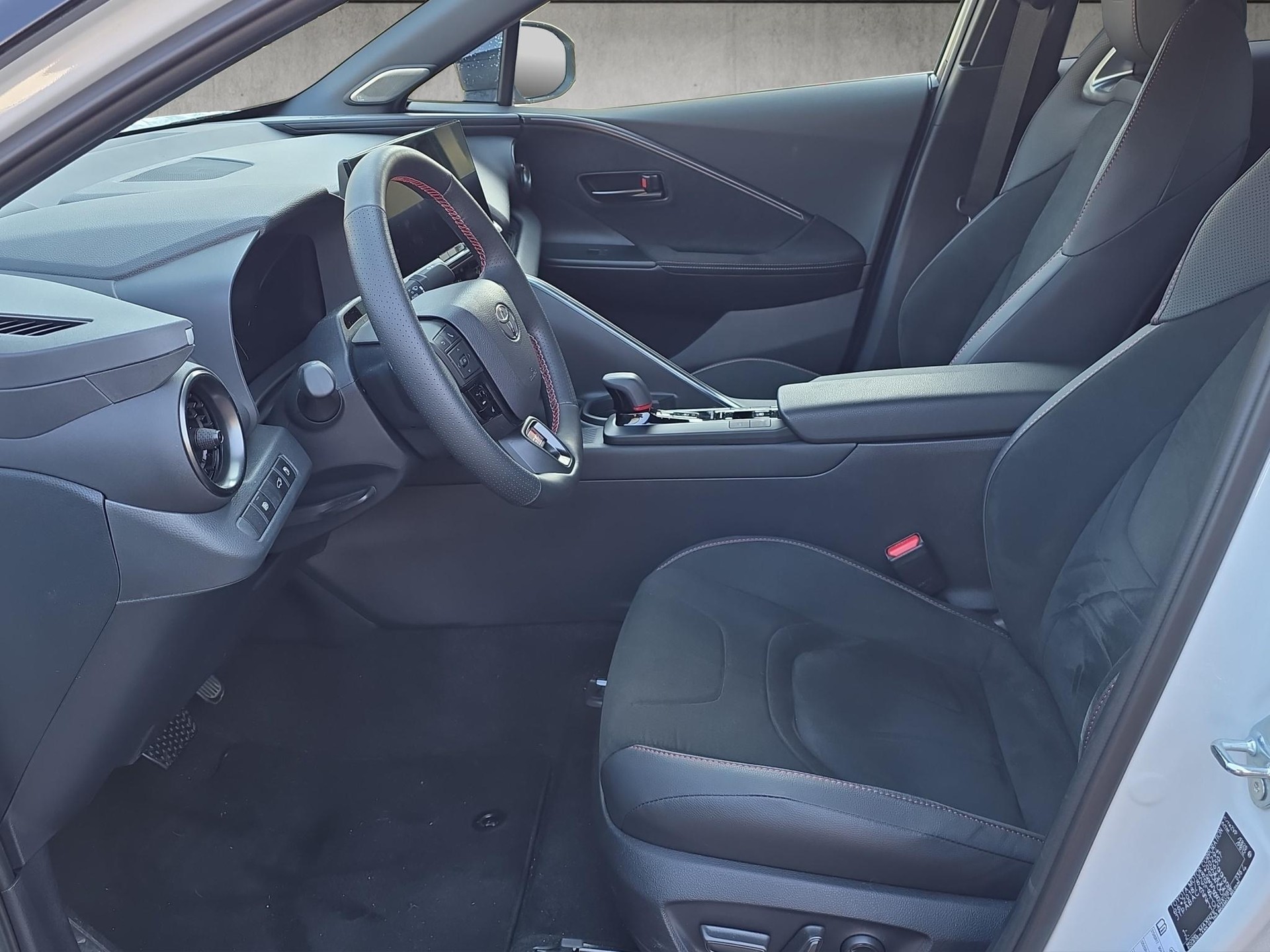 TOYOTA C-HR 2.0 PHEV GR Sport-image-8