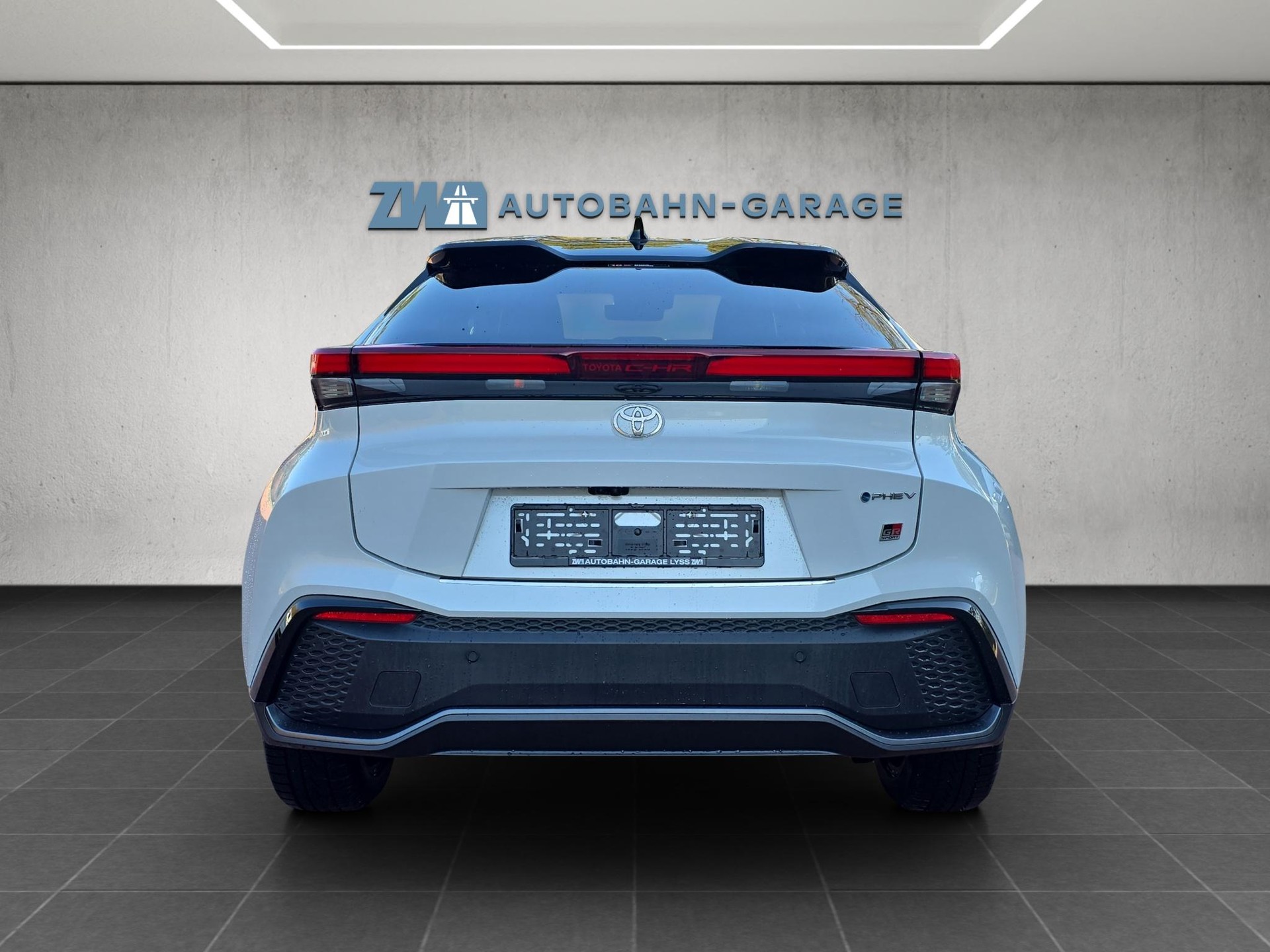 TOYOTA C-HR 2.0 PHEV GR Sport-image-3