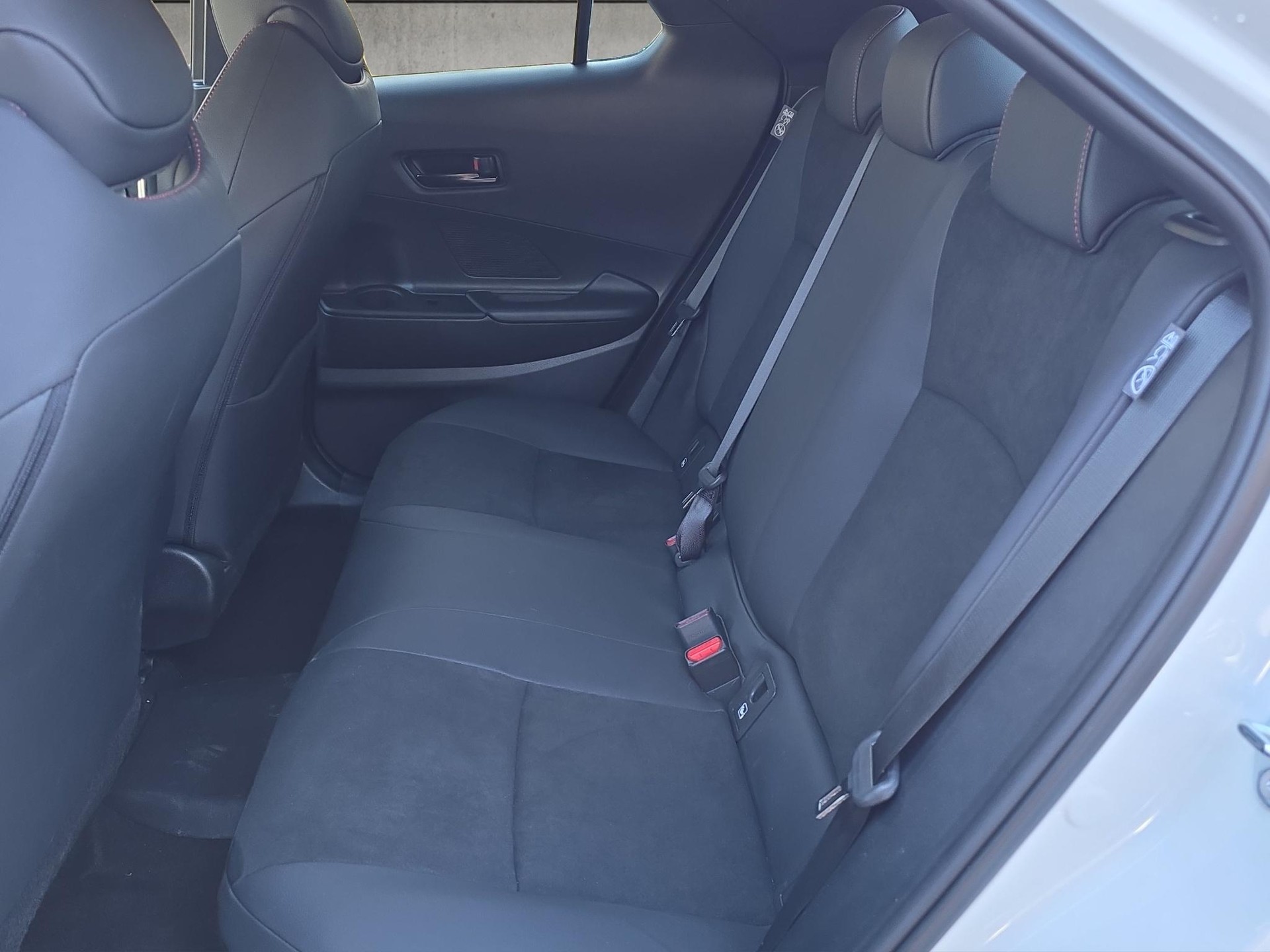 TOYOTA C-HR 2.0 PHEV GR Sport-image-11
