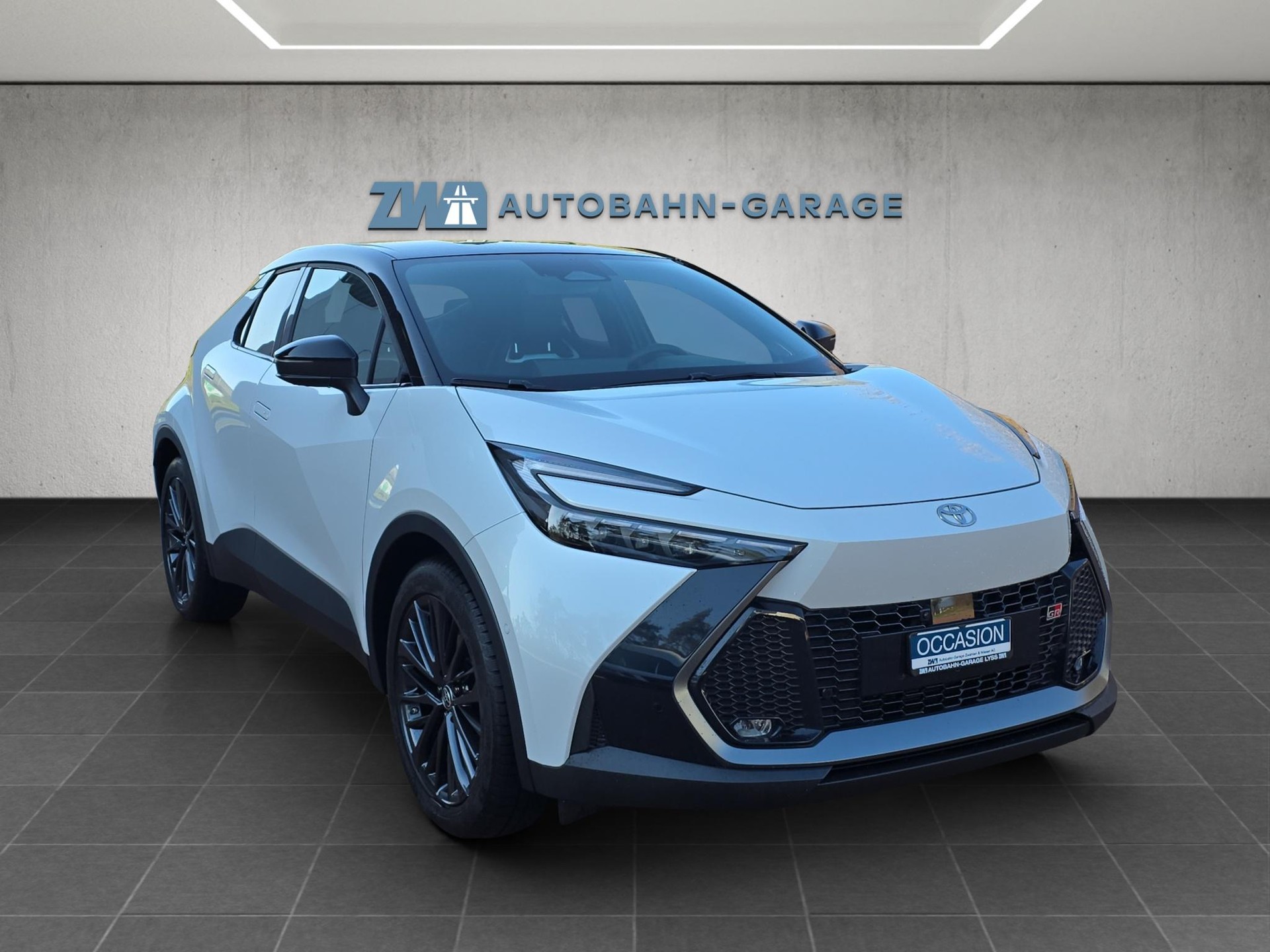 TOYOTA C-HR 2.0 PHEV GR Sport-image-6